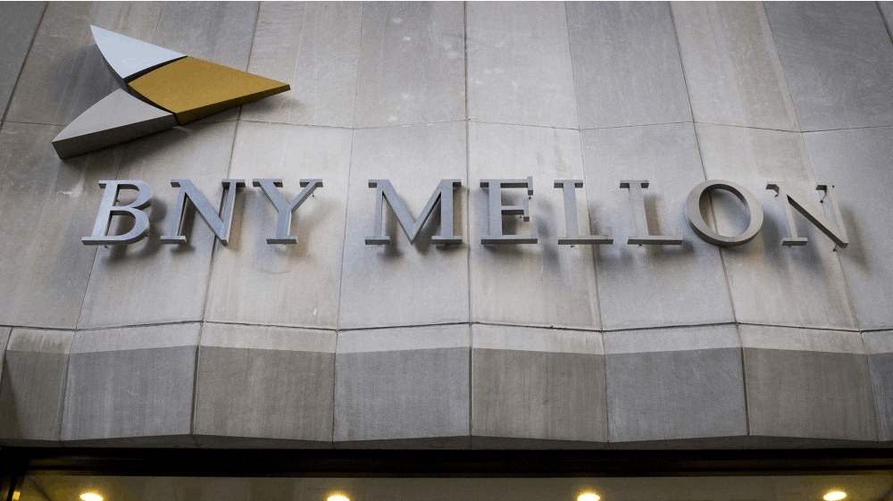 Bank of New York Mellon og Bank of America er blevet sagsøgt af et af den afdøde rigmand Jeffrey Epsteins ofre. (Arkivfoto). - Foto: Brendan Mcdermid/Reuters