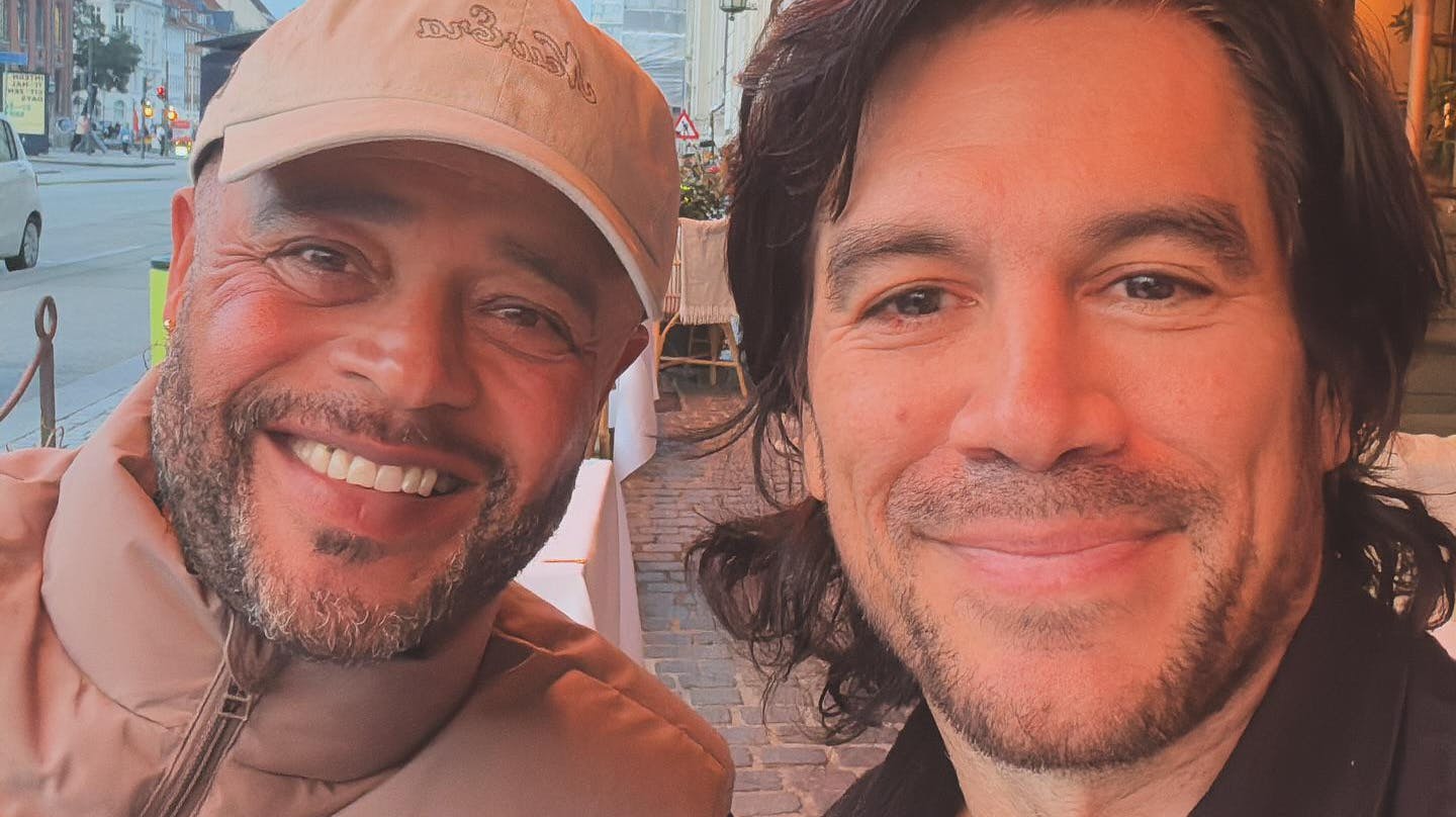 Remee og den ene af medejerne af virksomheden Sentient Dining Club ApS, kendt som Tai Lopez. Lopez har tre millioner følgere på sin Instagram, hvor han viser sin eksklusive livsstil frem. Han er også anklaget for at begå omfattende millionsvindel.