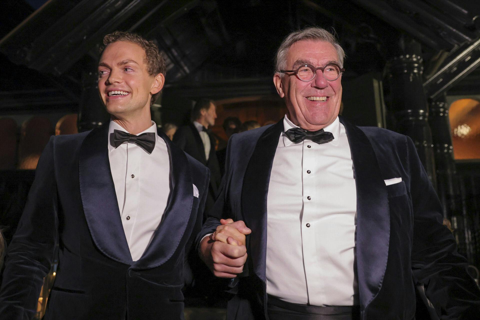 Stein Erik Hagen og Bendik Skinningsrud var i strålende humør efter vielsen.