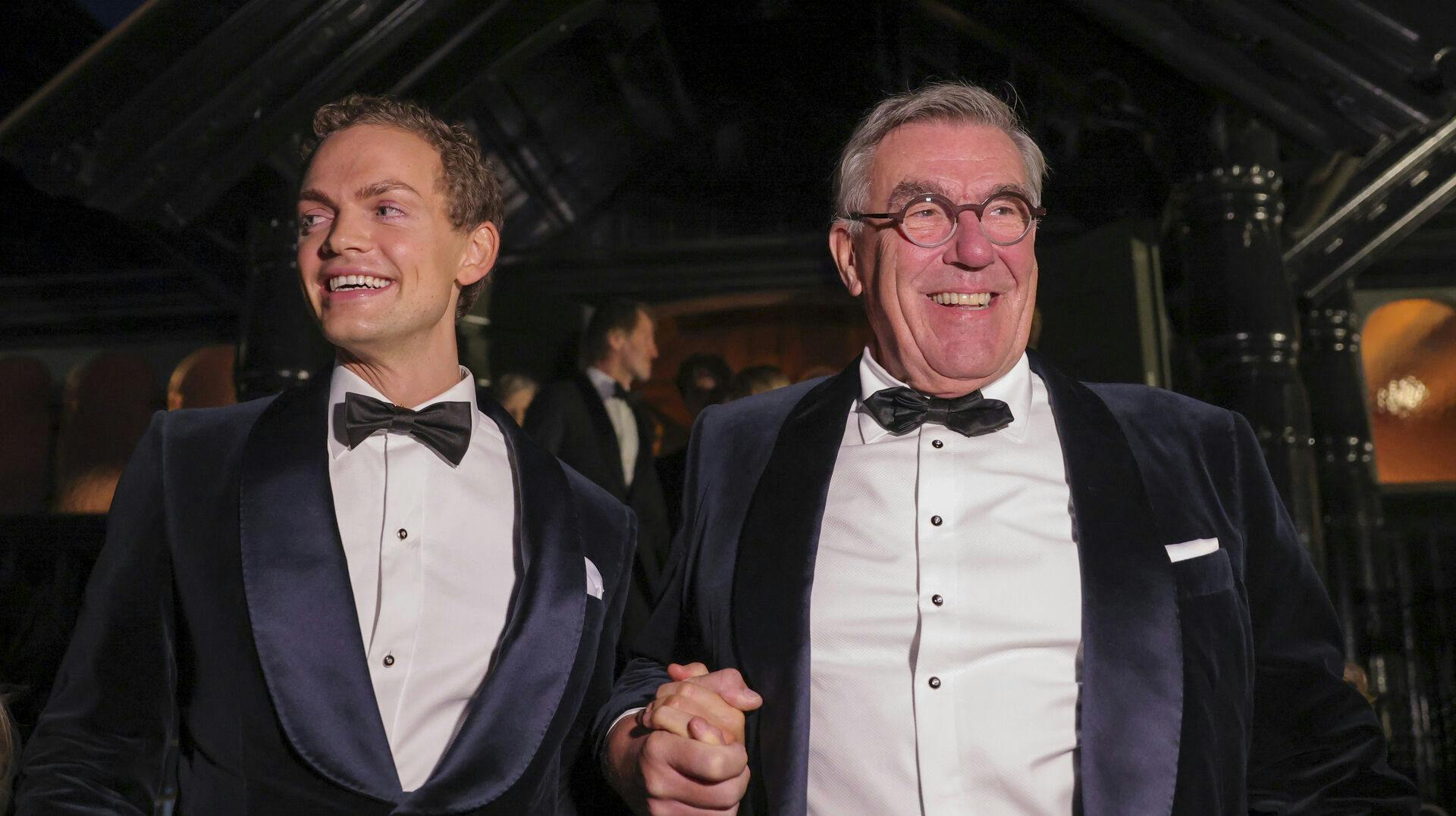 Stein Erik Hagen og Bendik Skinningsrud var i strålende humør efter vielsen.