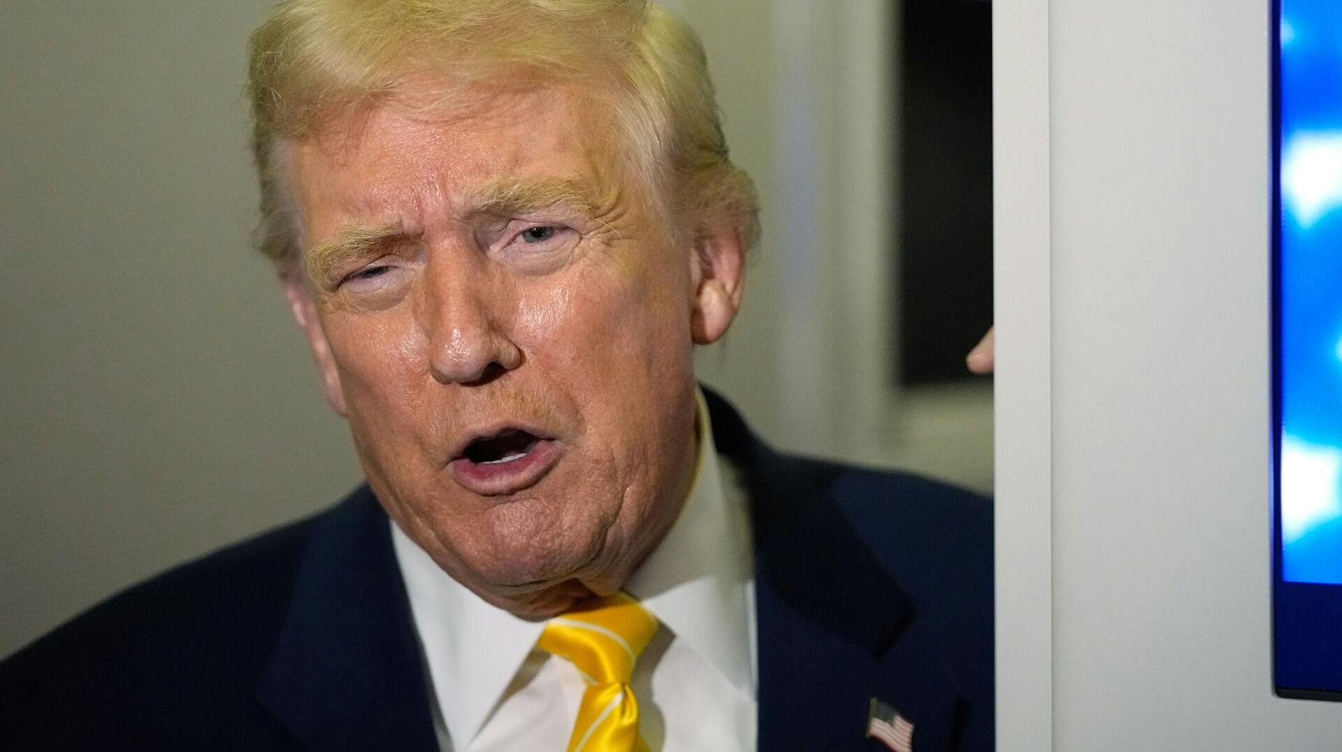 Donald Trump afviser at have kendskab til de mails. 