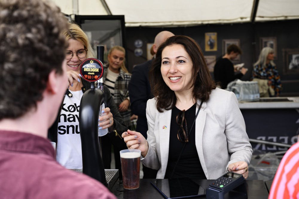 Mette Reissmann (tv.) og Yildiz Akdogan (th.) stiller begge op til Københavns Borgerrepræsentation ved kommunalvalget 18. november, selv om de begge er medlem af Folketinget for Socialdemokratiet. Faktisk blev de begge valgt ind i borgerrepræsentatione