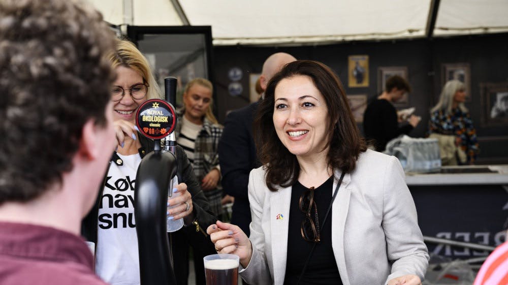 Mette Reissmann (tv.) og Yildiz Akdogan (th.) stiller begge op til Københavns Borgerrepræsentation ved kommunalvalget 18. november, selv om de begge er medlem af Folketinget for Socialdemokratiet. Faktisk blev de begge valgt ind i borgerrepræsentatione