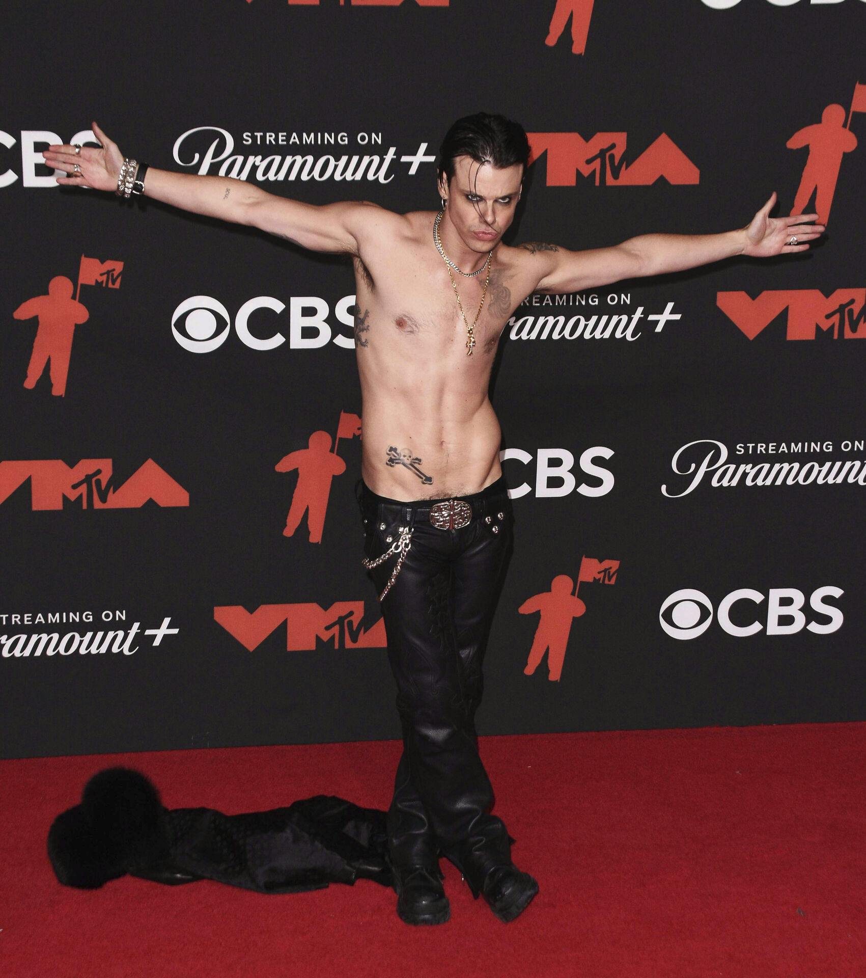 Yungblud må aflyse flere koncerter, fordi han ifølge sin læge er ved at ramme en mur.