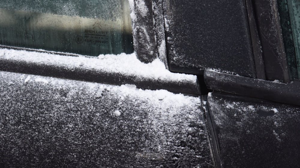 Den kommende uge byder på slud, hagl, rim og is, så det er en god idé at køre forsigtigt og efter forholdene, oplyser vagthavende meteorolog ved DMI Hans Peter Wandler. (Arkivfoto). - Foto: Kristian Djurhuus/Ritzau Scanpix