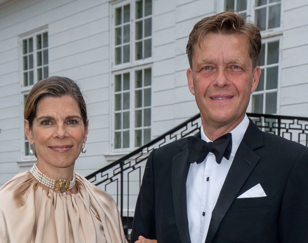 Ellen Hillingsø og Christoffer Castenskiold, som tilhører kongeparrets vennekreds, skal nu finde et nyt hjem.