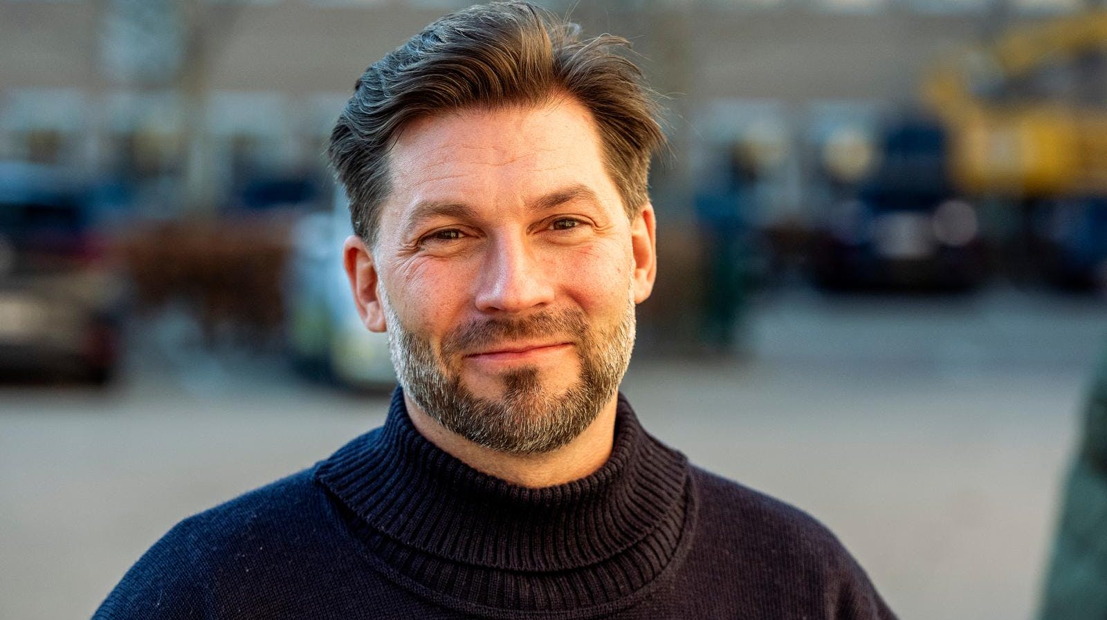 Simon Stenspil modtog mandag en dom for bedrageri og dokumentfalsk. Og den står ikke i vejen for, at han kan komme tilbage på skærmen hos TV 2 i december.