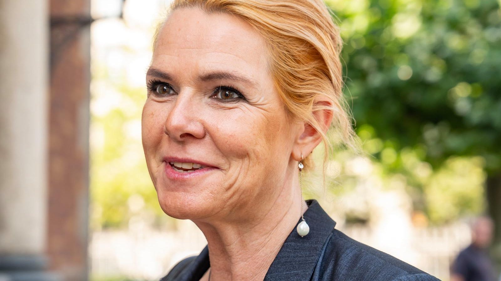 Mor har talt - og der ingen plads i hendes parti til medlemmer som ham.