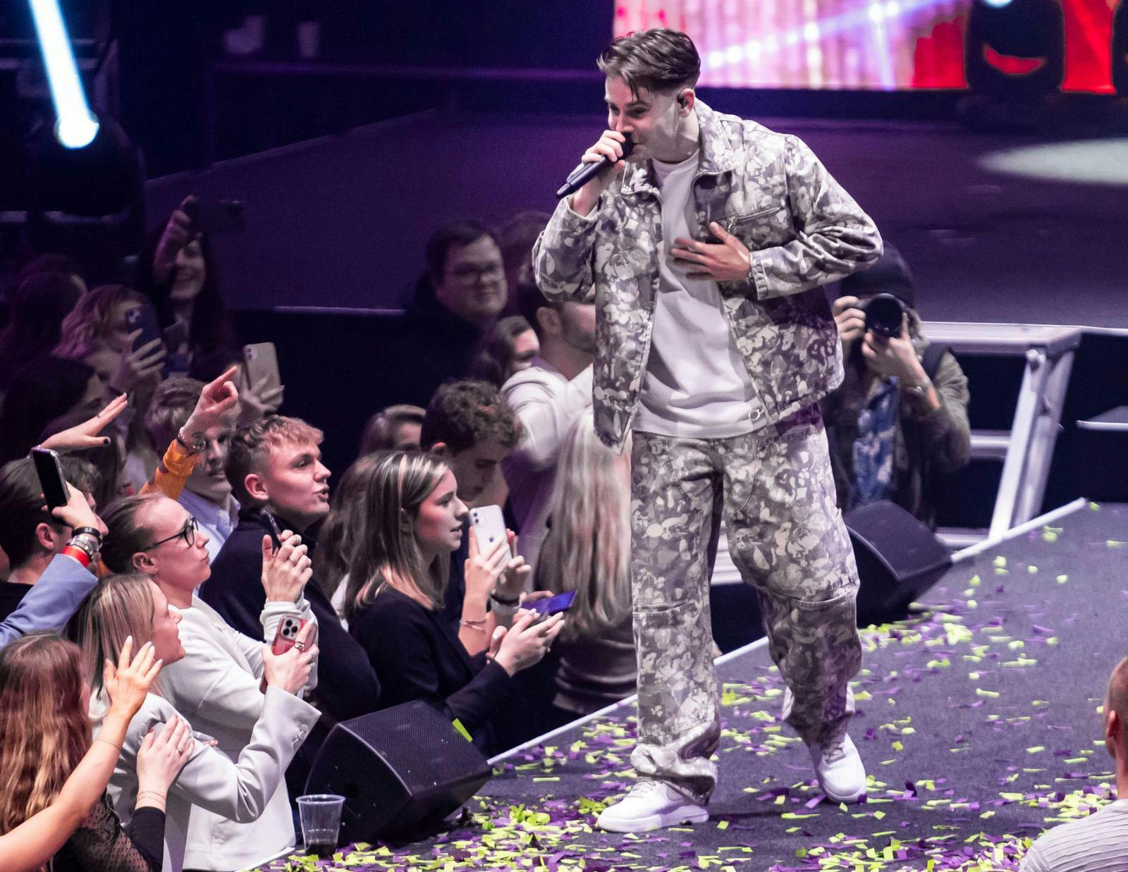 Gobs står blandt andet bag hits som ”Tak for sidst” og ”Tro på kærlighed”.
