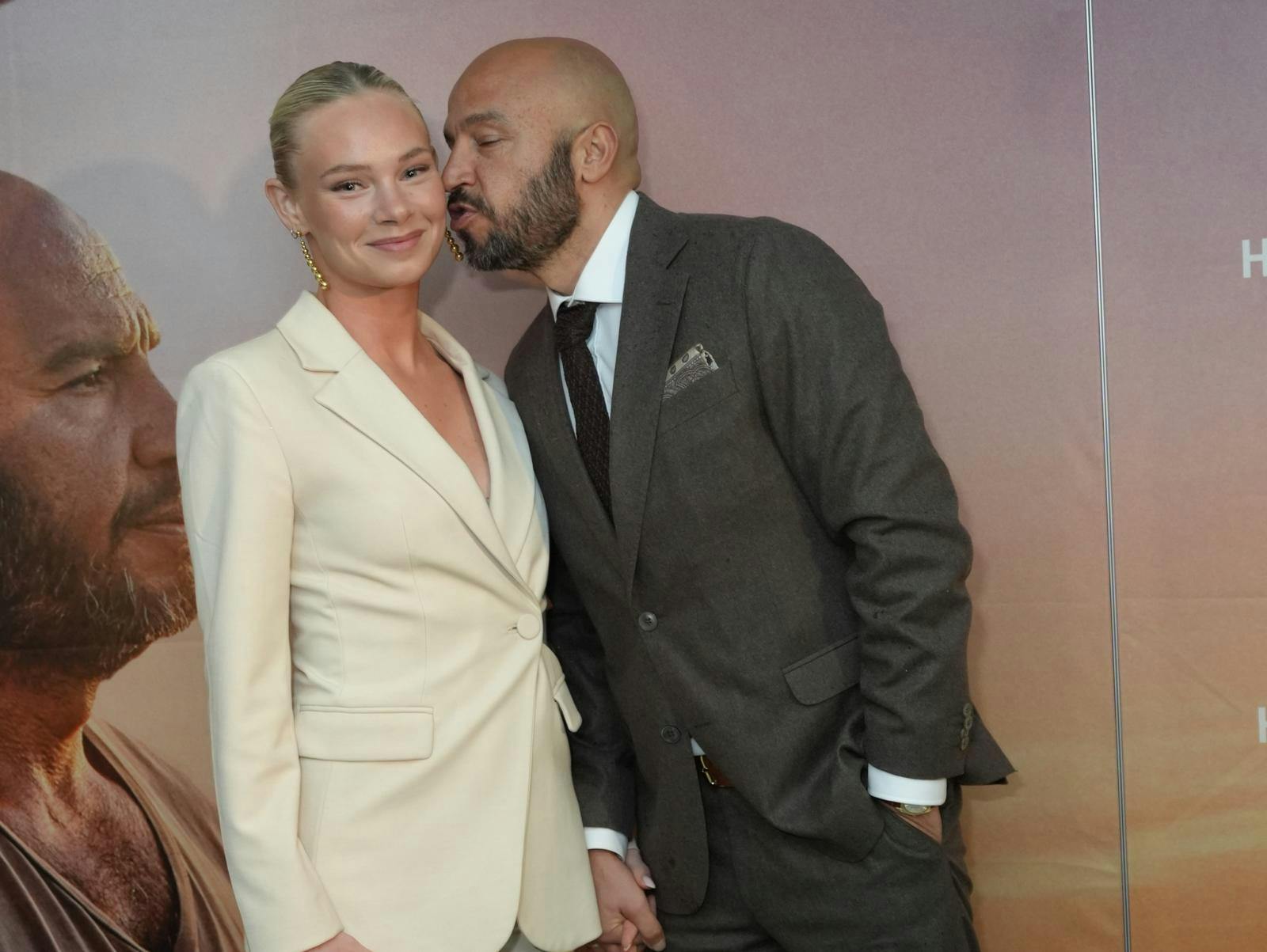 Dar Salim og hustruen Nanna strålede på den røde løber – hjemme passede mormor lille Aya Storm, som ifølge skuespilleren selv er "mit livs lille sol".