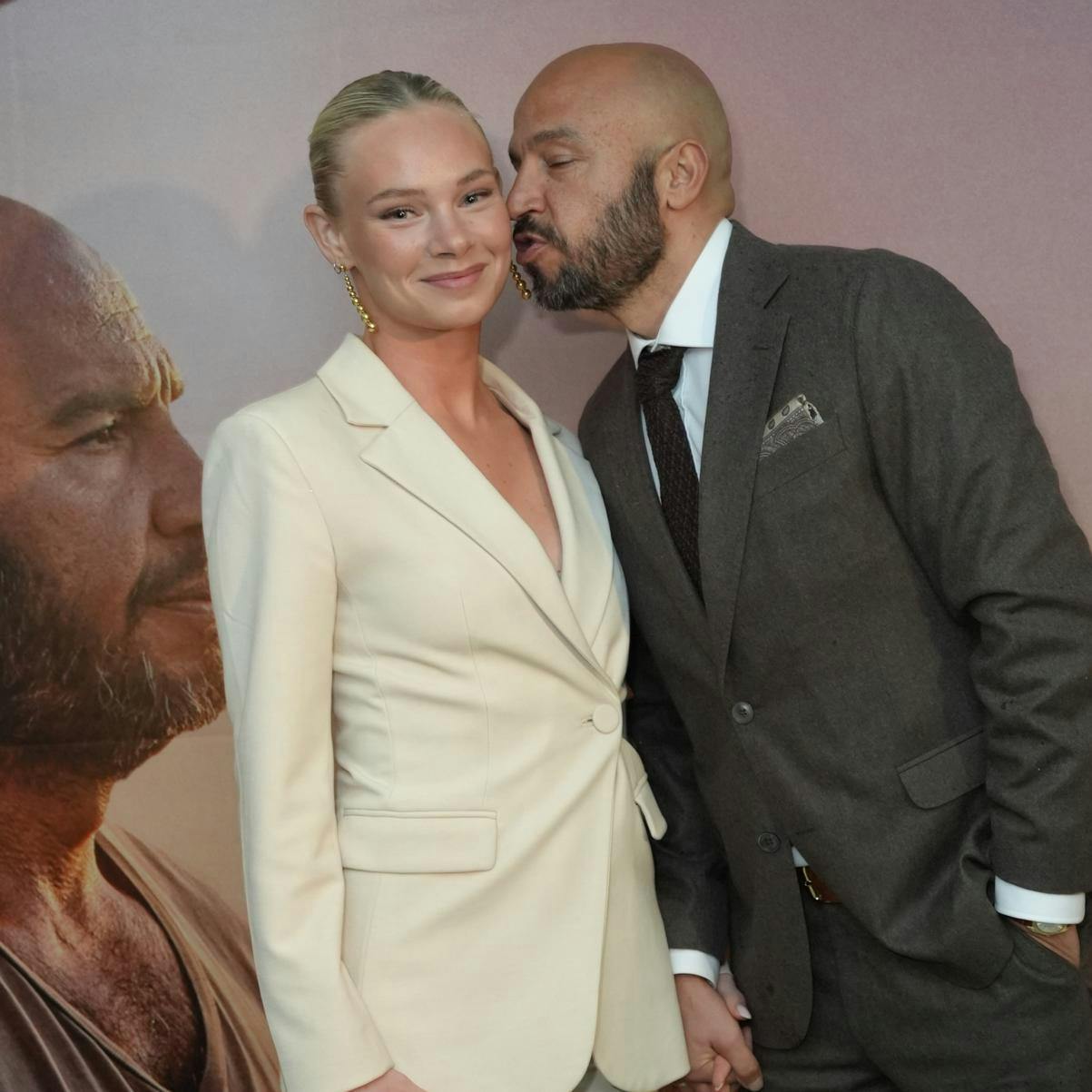 Dar Salim og hustruen Nanna strålede på den røde løber – hjemme passede mormor lille Aya Storm, som ifølge skuespilleren selv er "mit livs lille sol".