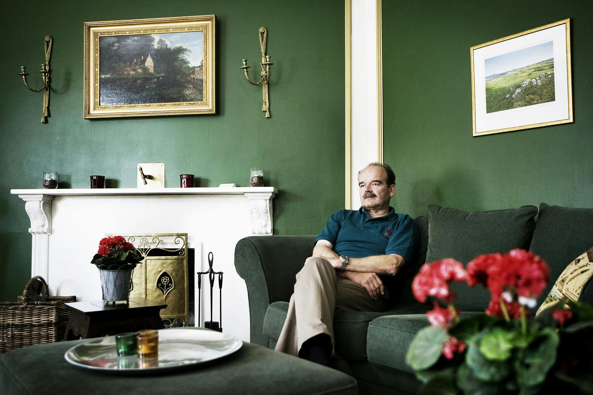 Frants Erich Bernstorff-Gyldensteen bar udover titlen som godsejer også ærestitlerne lensgreve og hofjægermester, som han var blevet tildelt af kongehuset.