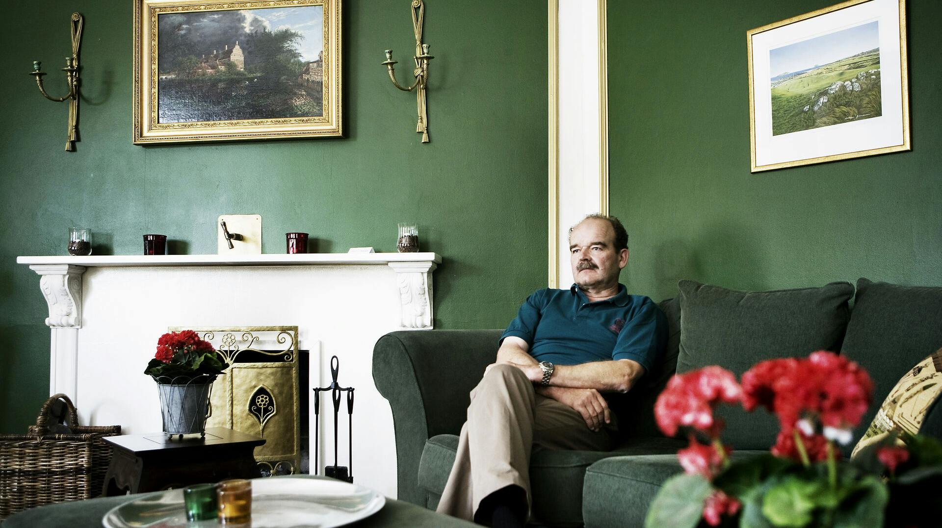 Frants Erich Bernstorff-Gyldensteen bar udover titlen som godsejer også ærestitlerne lensgreve og hofjægermester, som han var blevet tildelt af kongehuset.