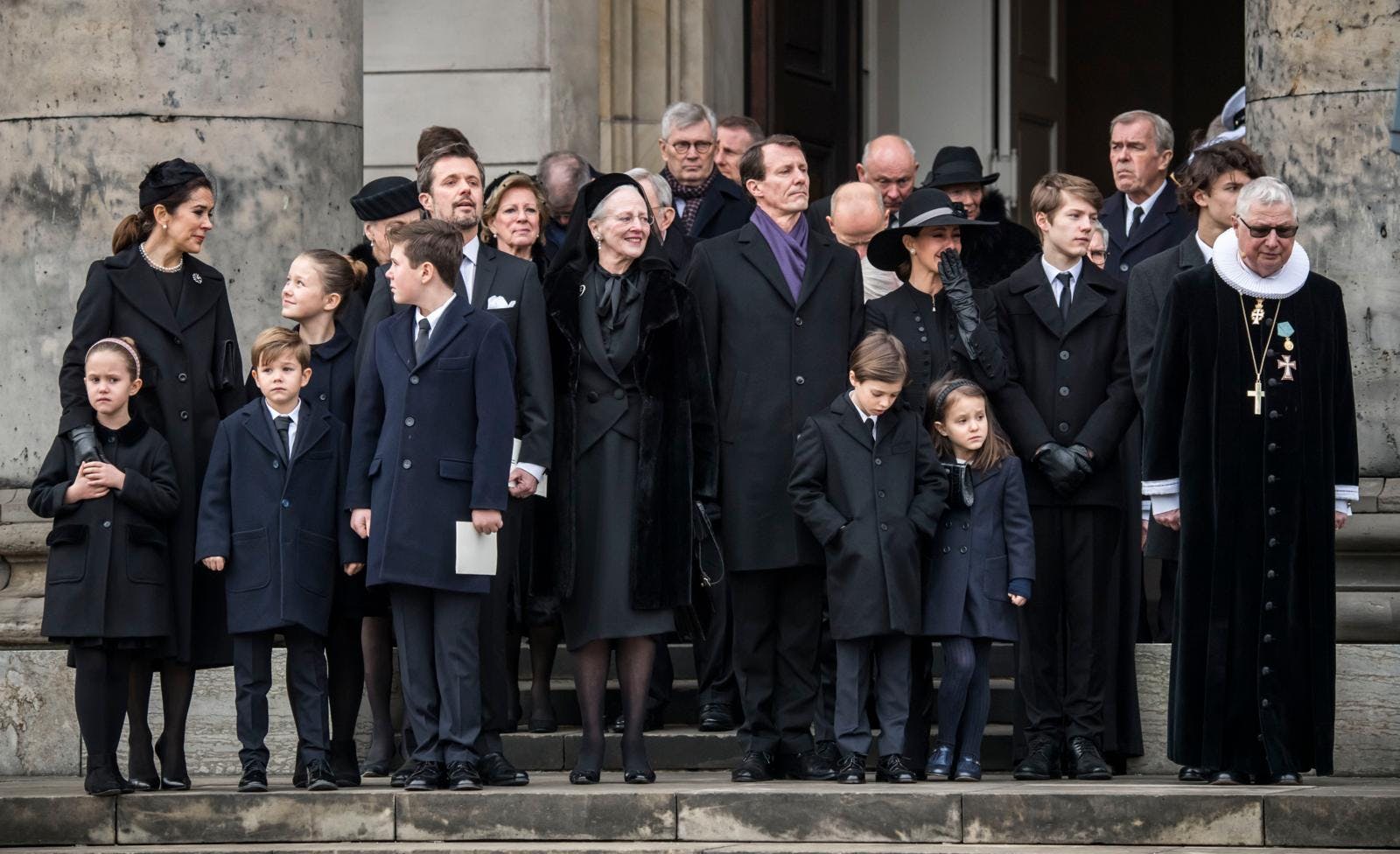 John Kidde-Hansen - bag greverne Felix og Nikolai i højre side af billedet - var med til at sige farvel til prins Henrik i 2018.