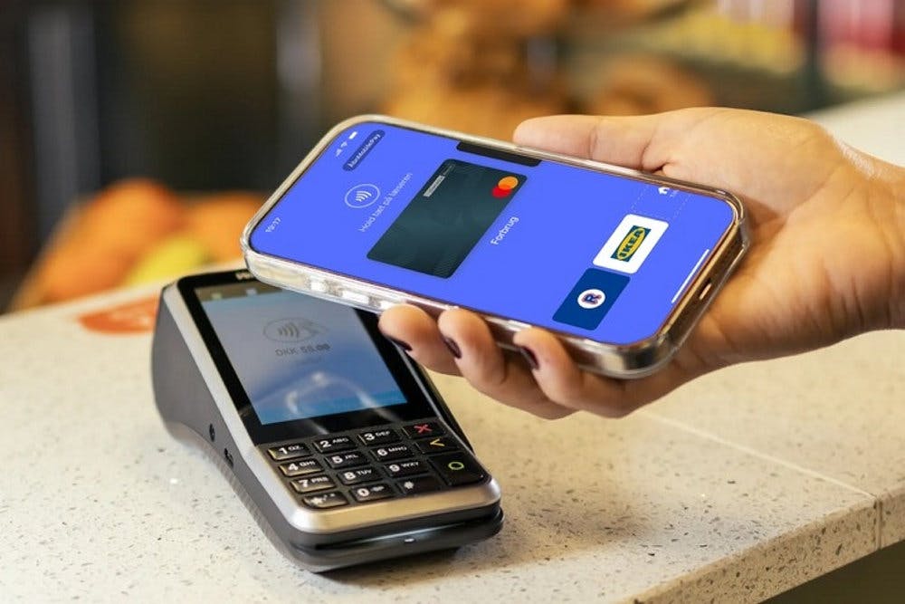 MobilePay kan med ny funktion bruges til at betale kontaktløst ved kortterminaler.