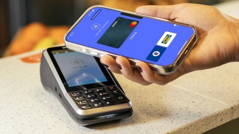 MobilePay kan med ny funktion bruges til at betale kontaktløst ved kortterminaler.