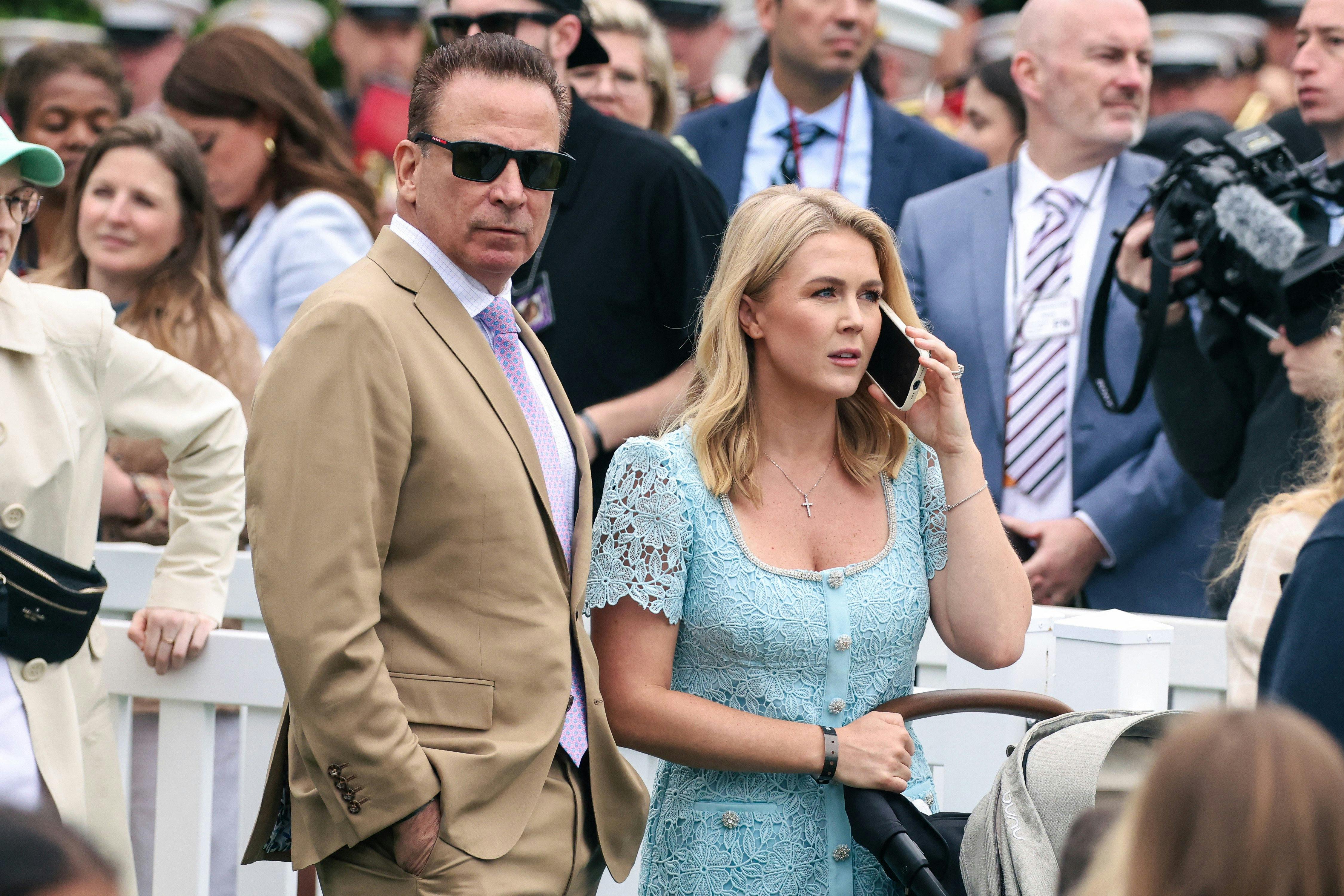 Til påske i år var Nicholas Riccio, da Karoline Leavitt deltog i den årlige æggetrilning på plænen foran Det Hvide Hus.