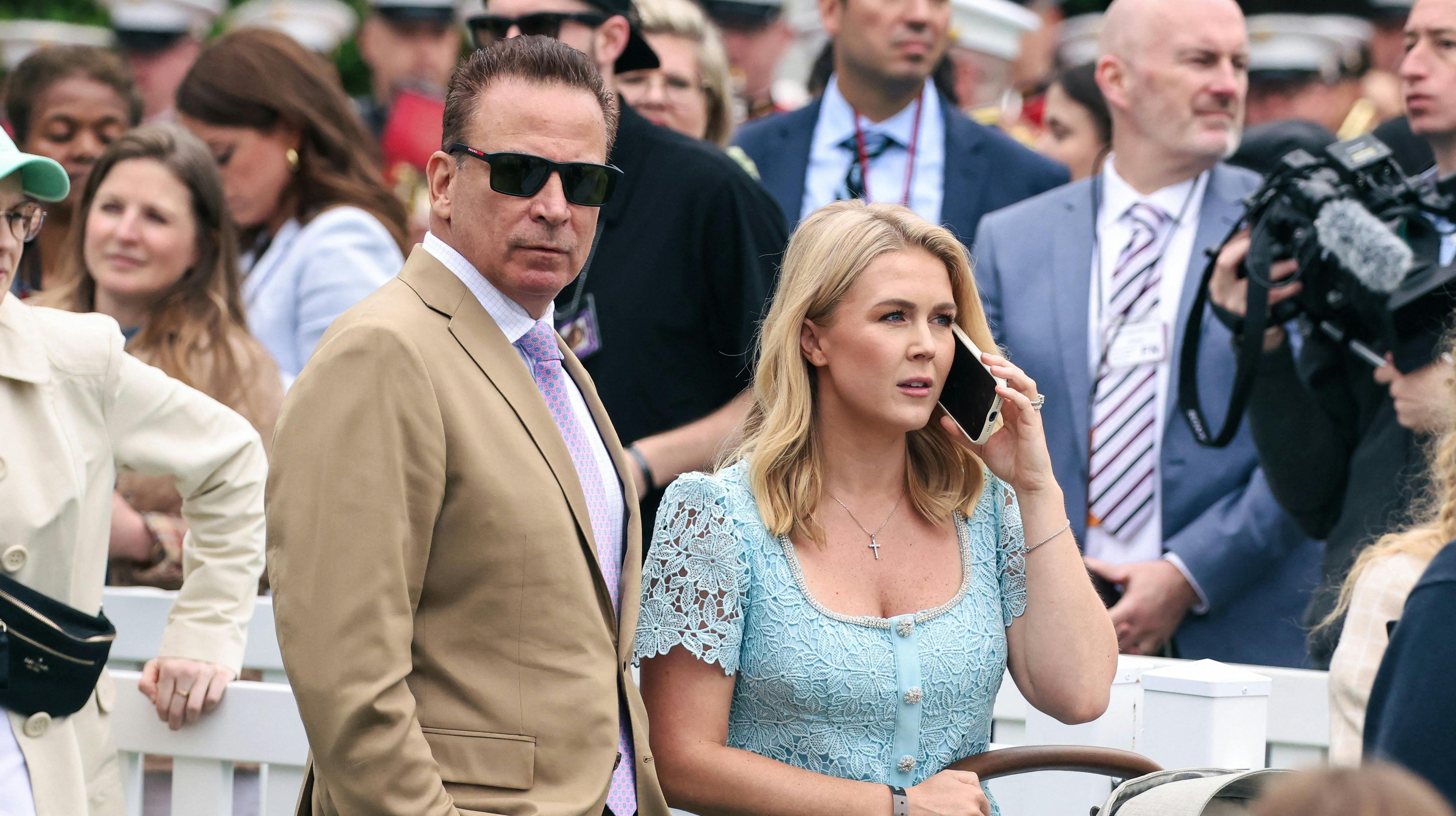 Til påske i år var Nicholas Riccio, da Karoline Leavitt deltog i den årlige æggetrilning på plænen foran Det Hvide Hus.