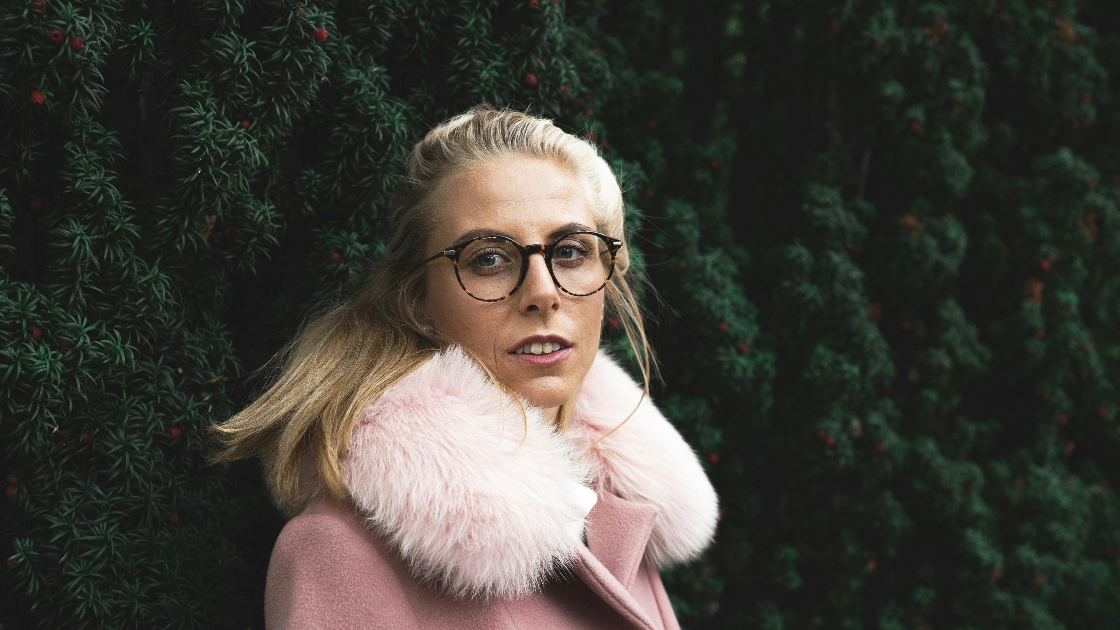 I en ny bog fortæller folk omkring Fie Oppenhagen Arildsen om flere hændelser, der undrede dem.