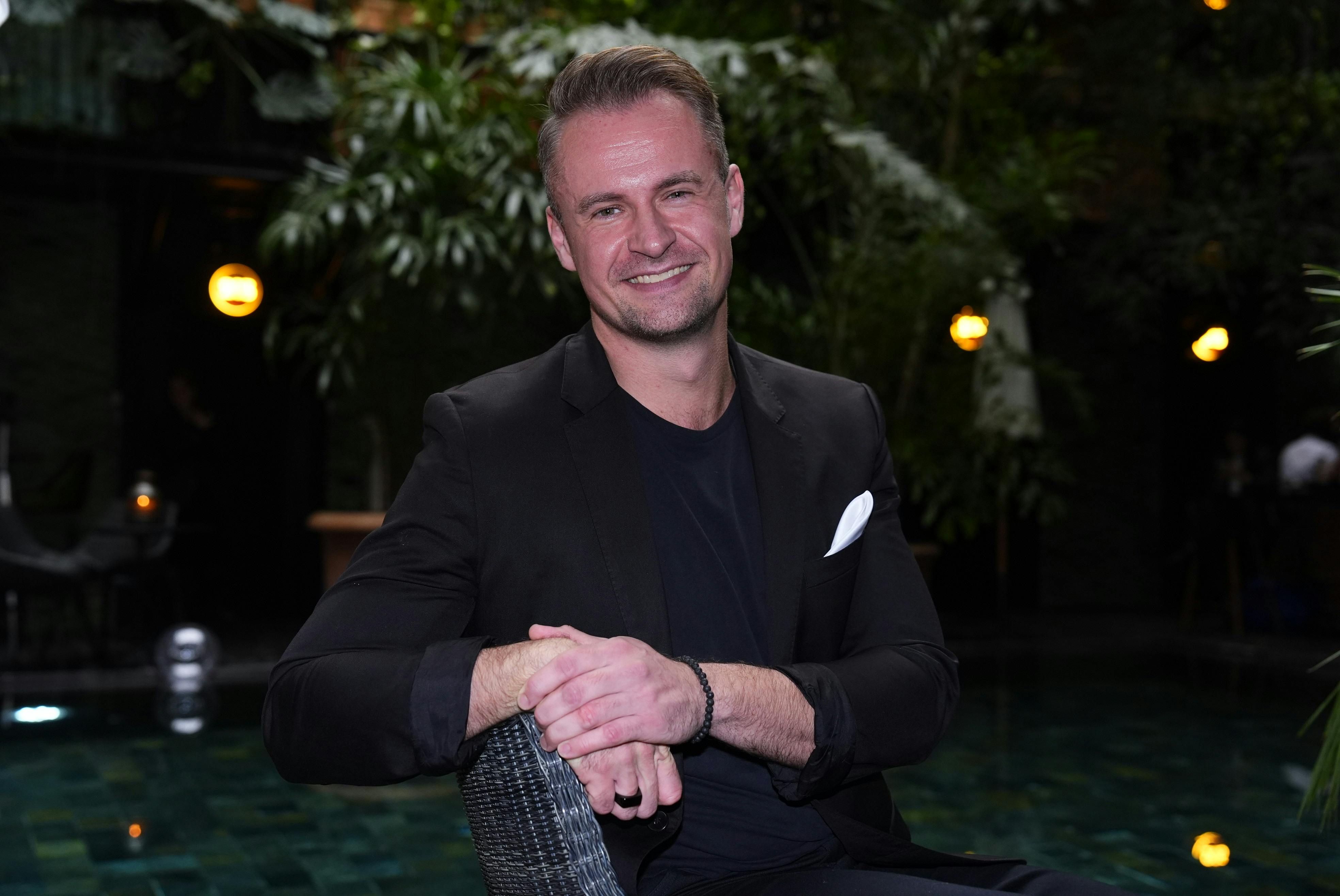 Casper Berthelsen var bachelor i 2021, da den første, danske sæson rullede over skærmen. Nu laver han tv igen som deltager i "Villa of Broken Hearts".