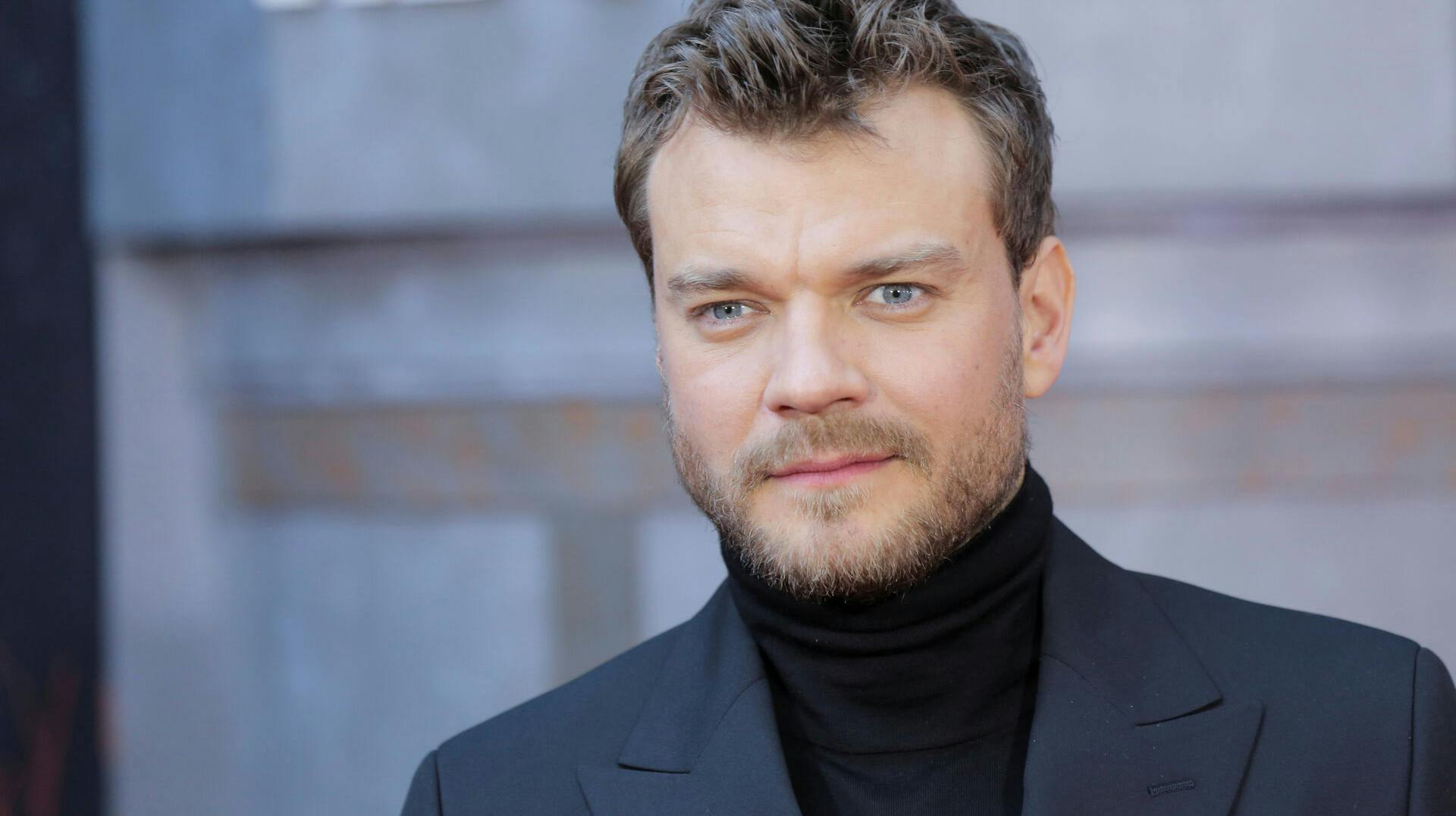 Pilou Asbæk var i begyndelsen tæt på at miste sin far.