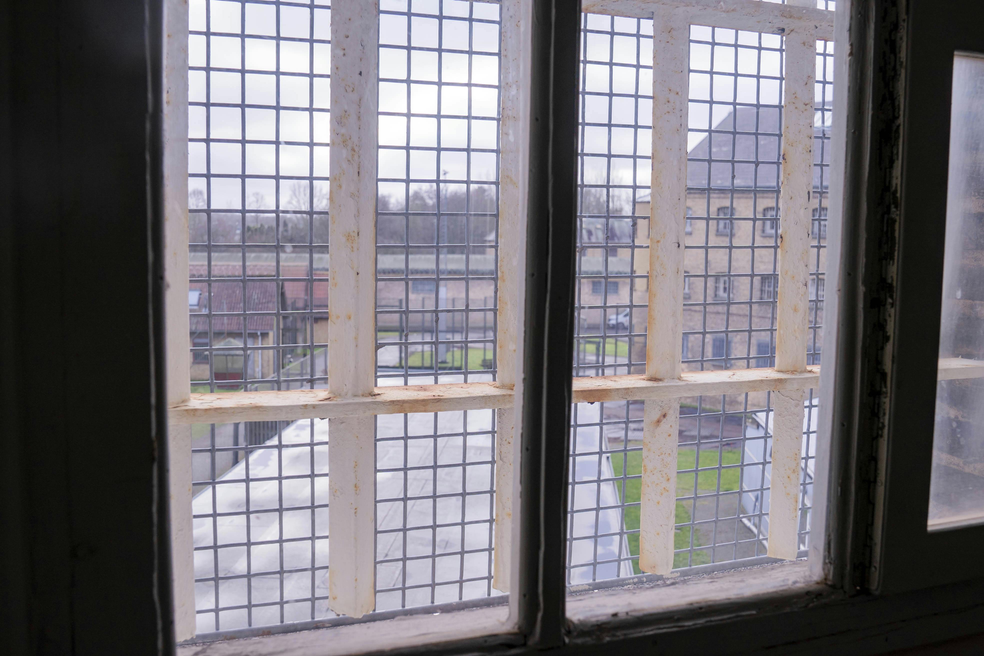 Henny Mesnickow fortæller og giver en rundtur i det nu nedlagte Vridsløselille Fængsel