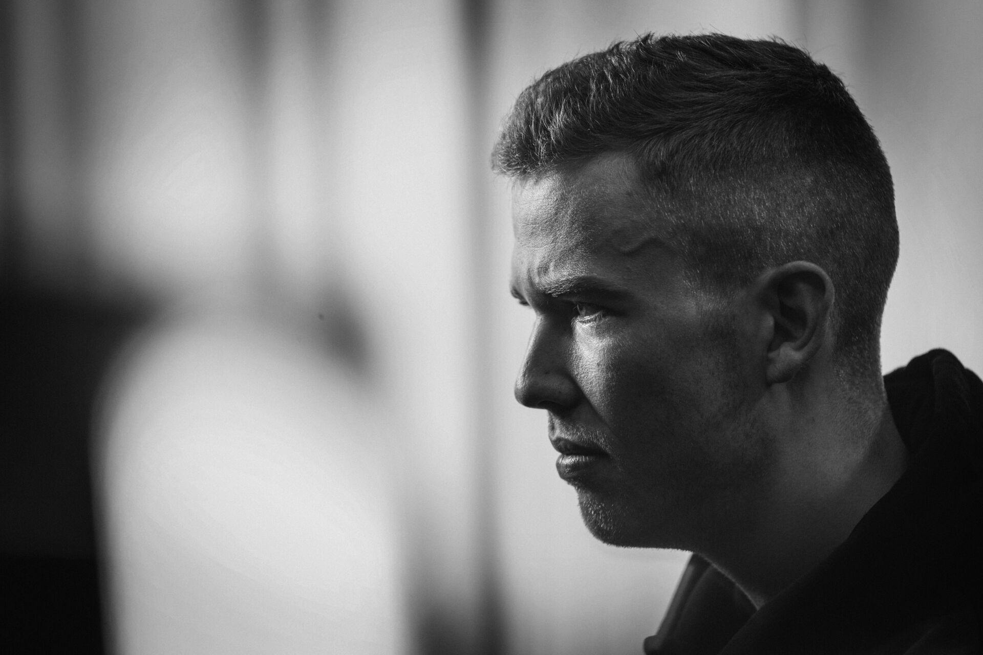 Her ses Jonas Gregaard i 2023 under et pressemøde med Uno-X Pro Cycling Team i Bilbao.