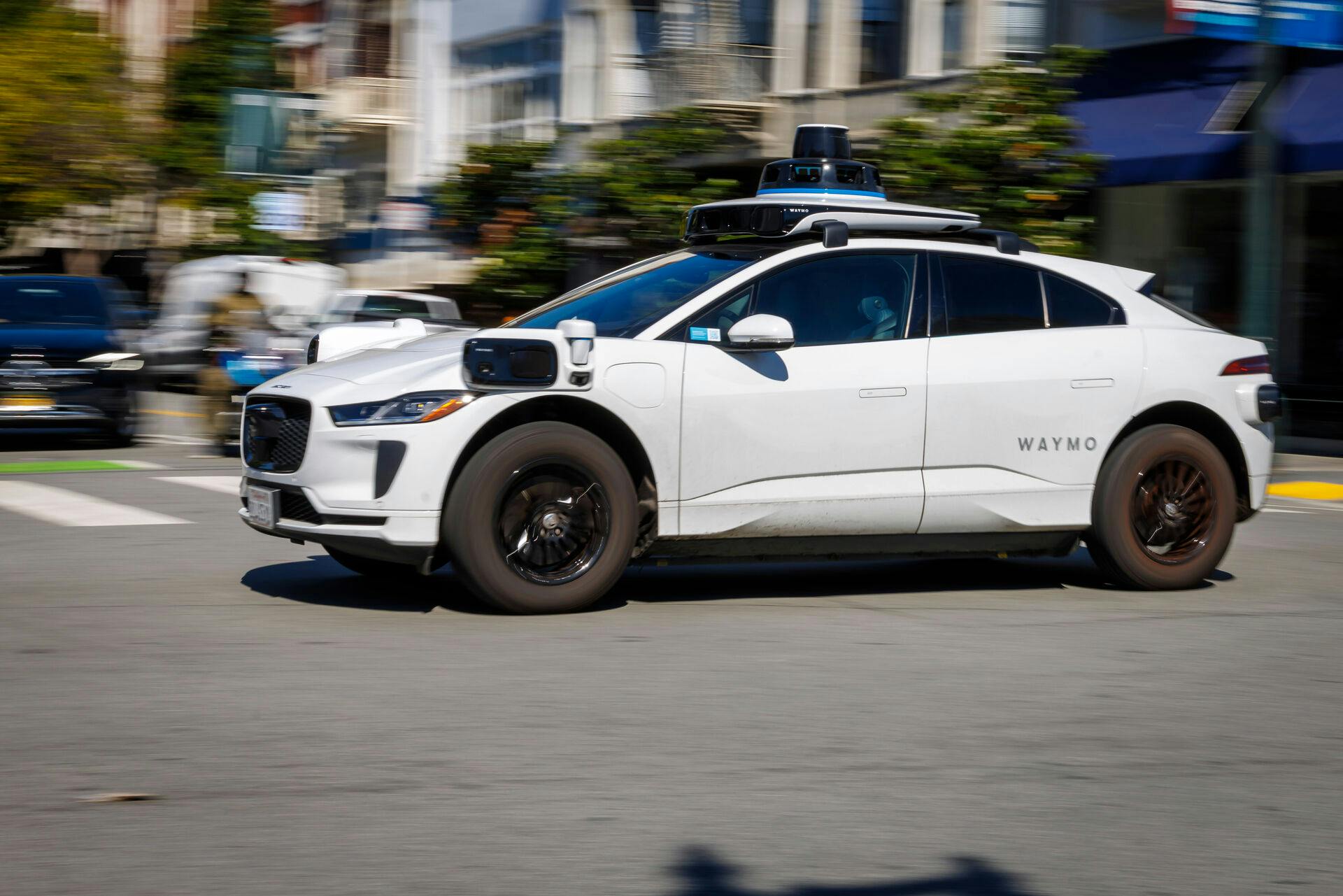 Indtil videre er der kun ganske få selvkørende biler på vejen i verden. De fleste findes i blandt blandt andet USA og Kina.