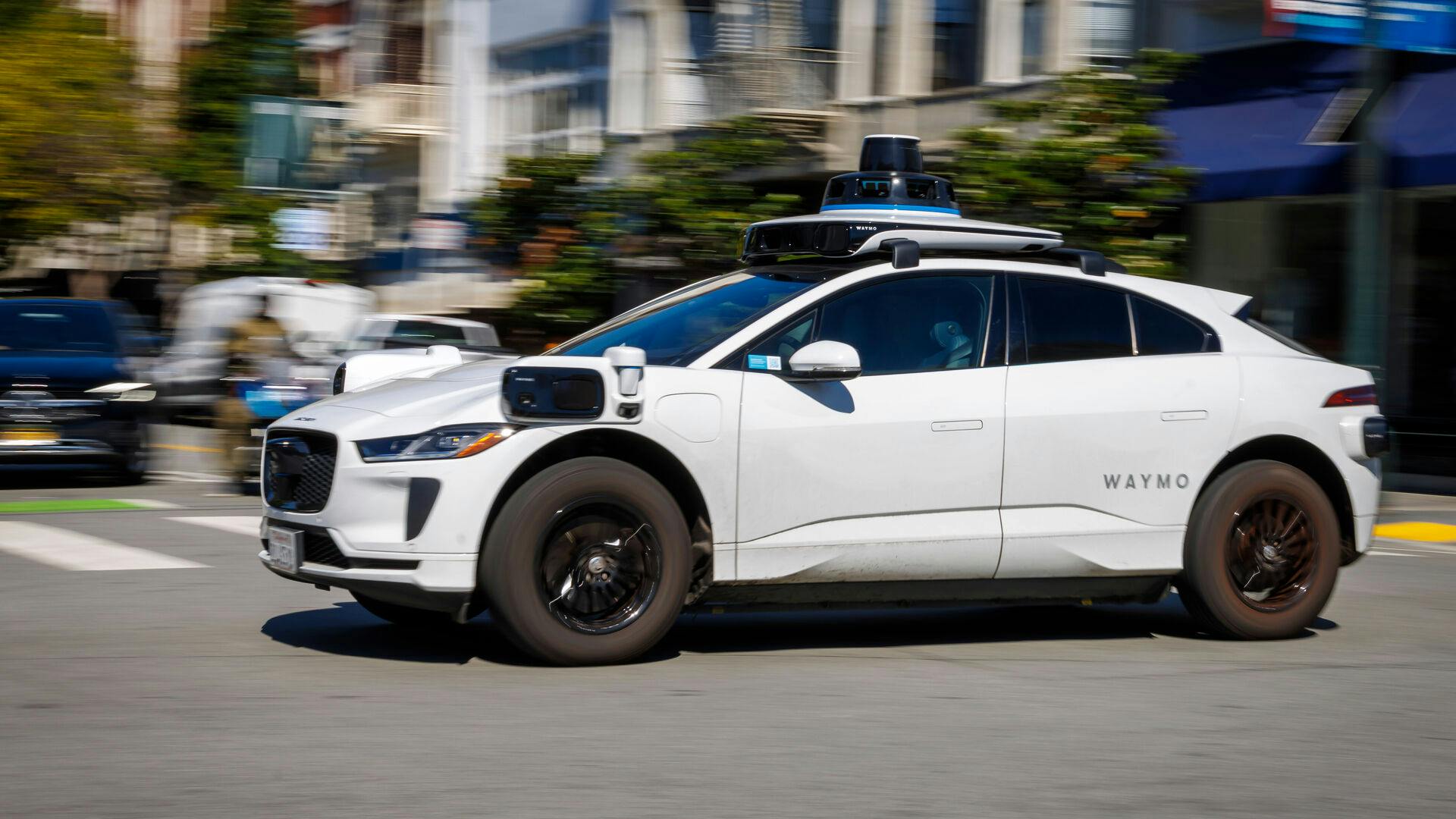 Indtil videre er der kun ganske få selvkørende biler på vejen i verden. De fleste findes i blandt blandt andet USA og Kina.