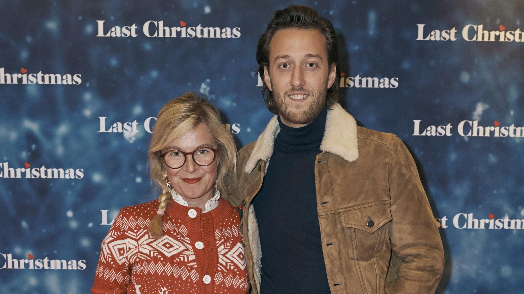 Sisse Sejr indledte et sandt hævntogt, efter hendes mand havde en affære med en anden kvinde. Hævntogtet gik ud over elskerinden, der i lidt over en måned blev groft chikaneret og fik stjålet sin identitet.