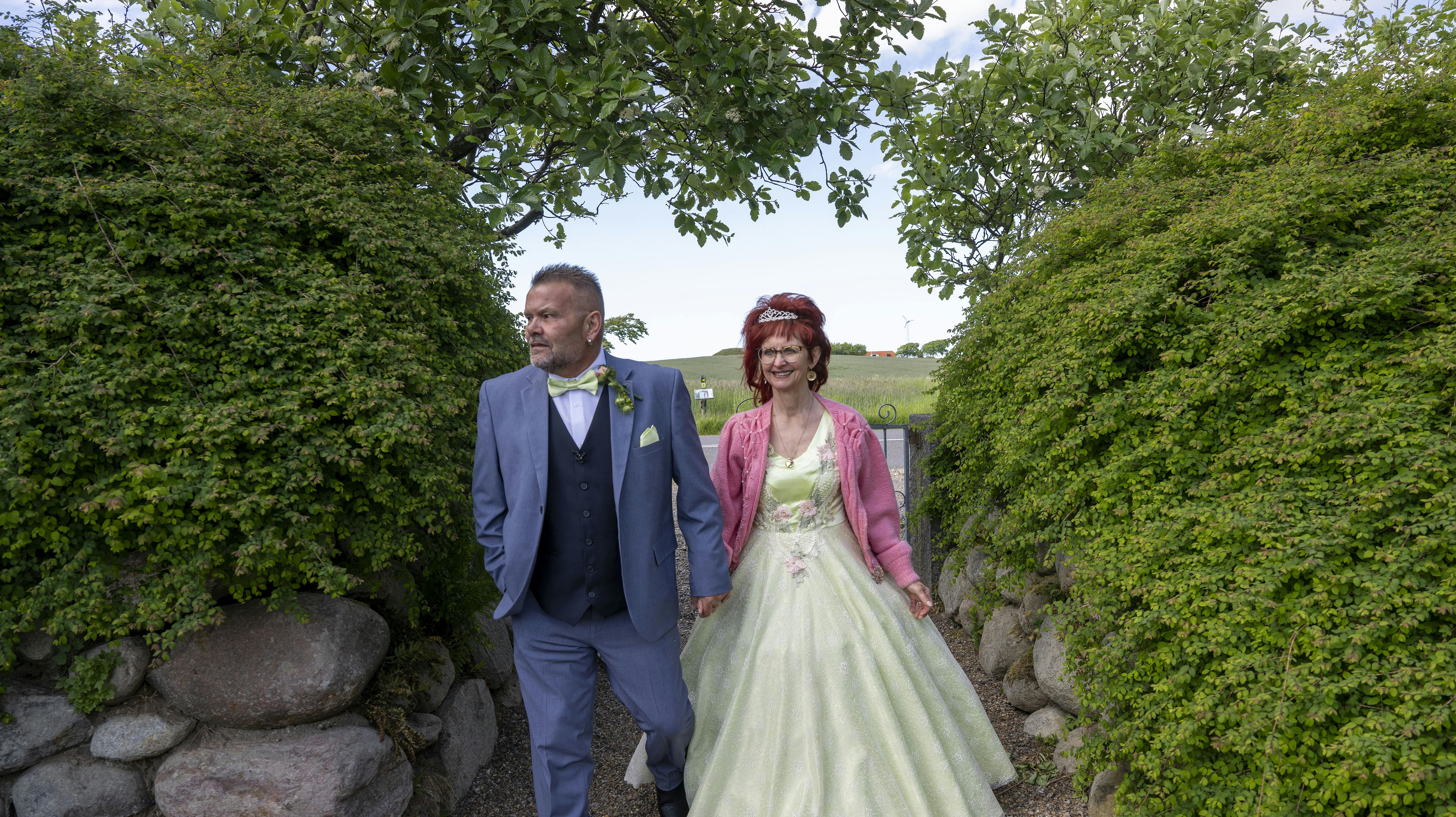 Sussi og Steen bliver gift på gården i Saltum. Nu har hun indlemmet ham i familiefirmaet.