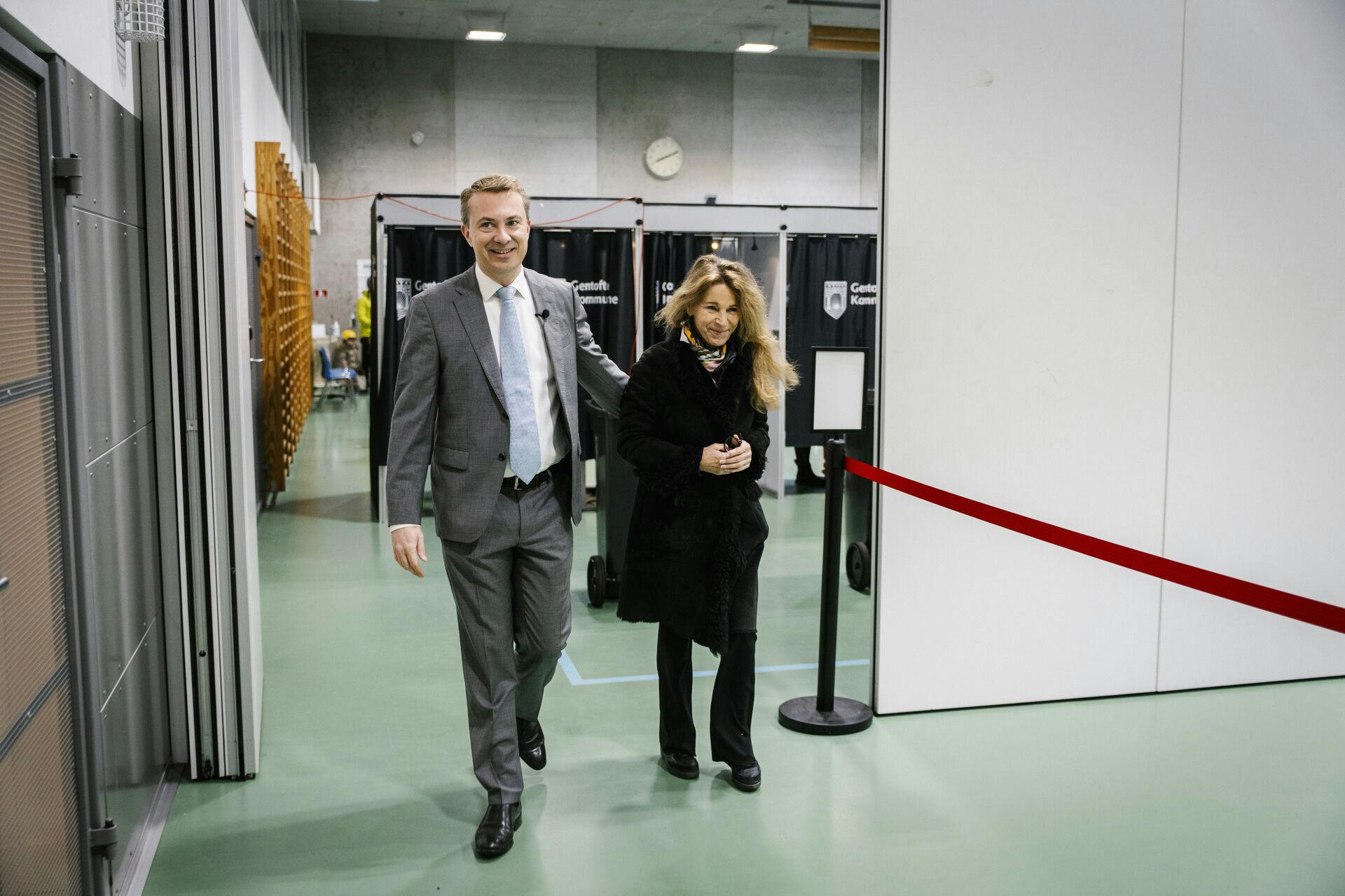 Dansk Folkepartis formand Morten Messerschmidt stemmer i Ordrup Hallen, tirsdag den 18. november 2025. Der afholdes kommunal- og regionalvalg den 18. november.. (Foto: Emil Nicolai Helms/Ritzau Scanpix)
