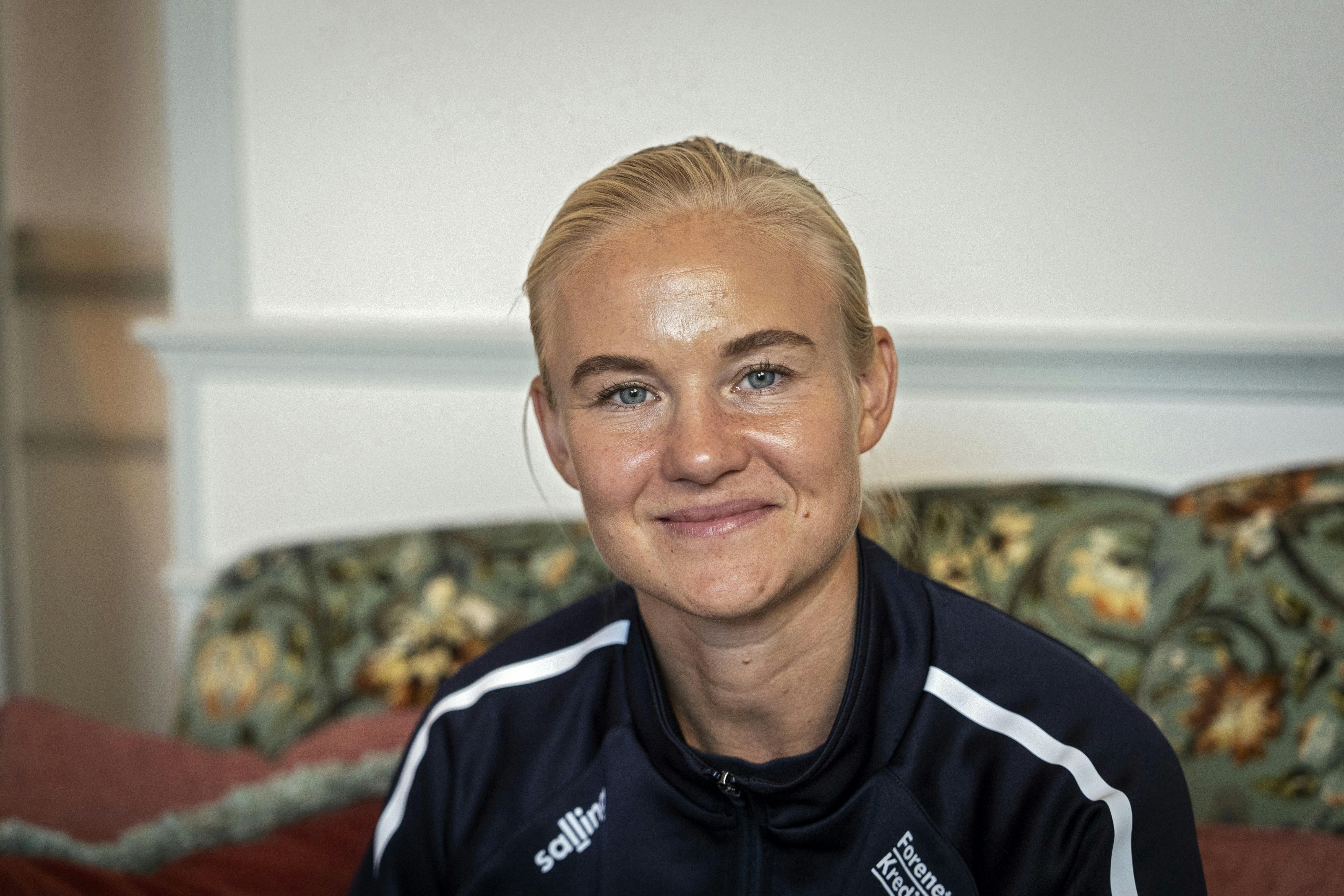 Der er dårligt nyt fra landsholdets Pernille Harder, som er kommet til skade og derfor har meldt afbud til testkampen mod Norge i december.