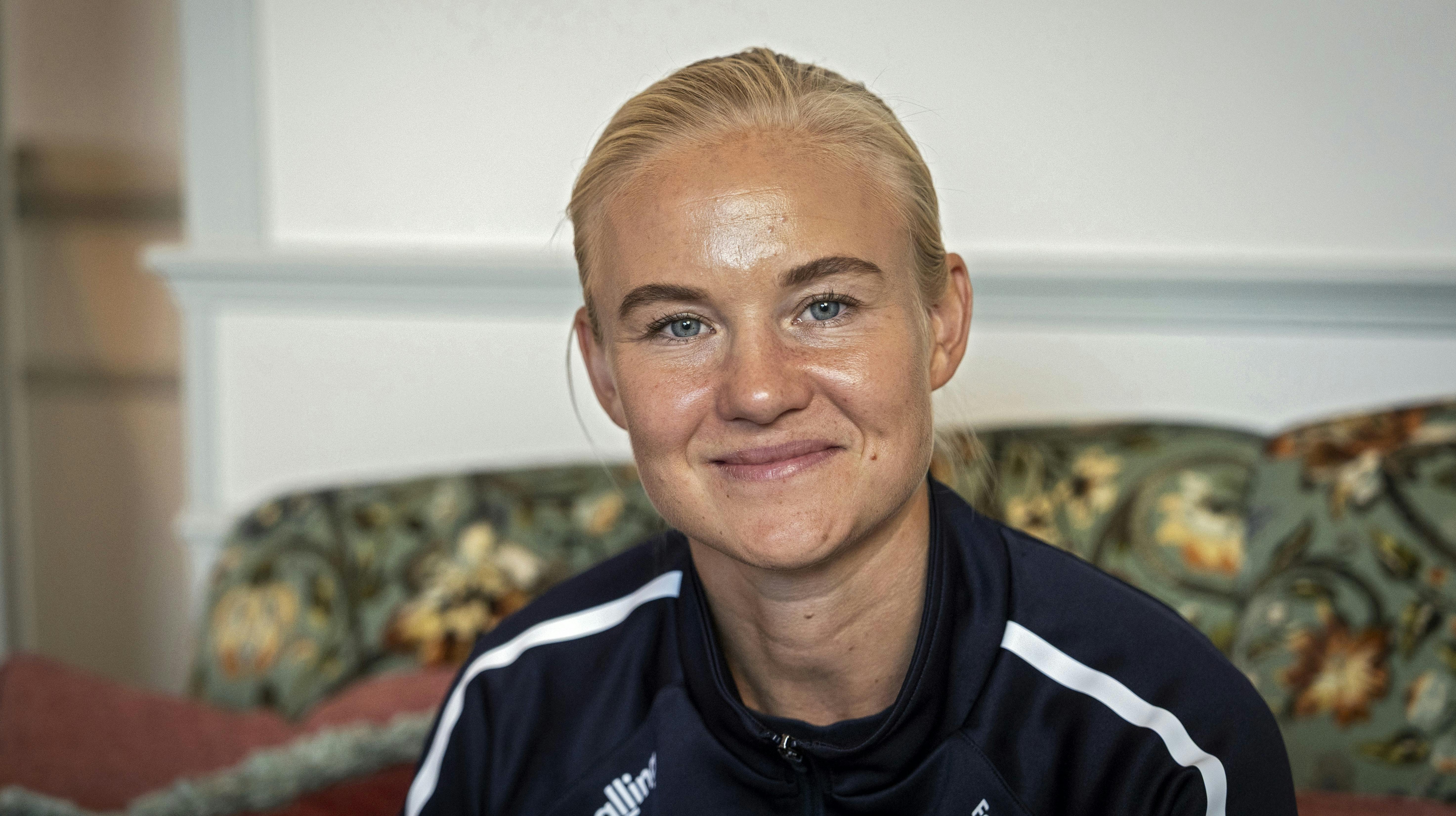 Der er dårligt nyt fra landsholdets Pernille Harder, som er kommet til skade og derfor har meldt afbud til testkampen mod Norge i december.