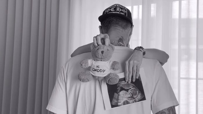 Morten Breum skal være far.