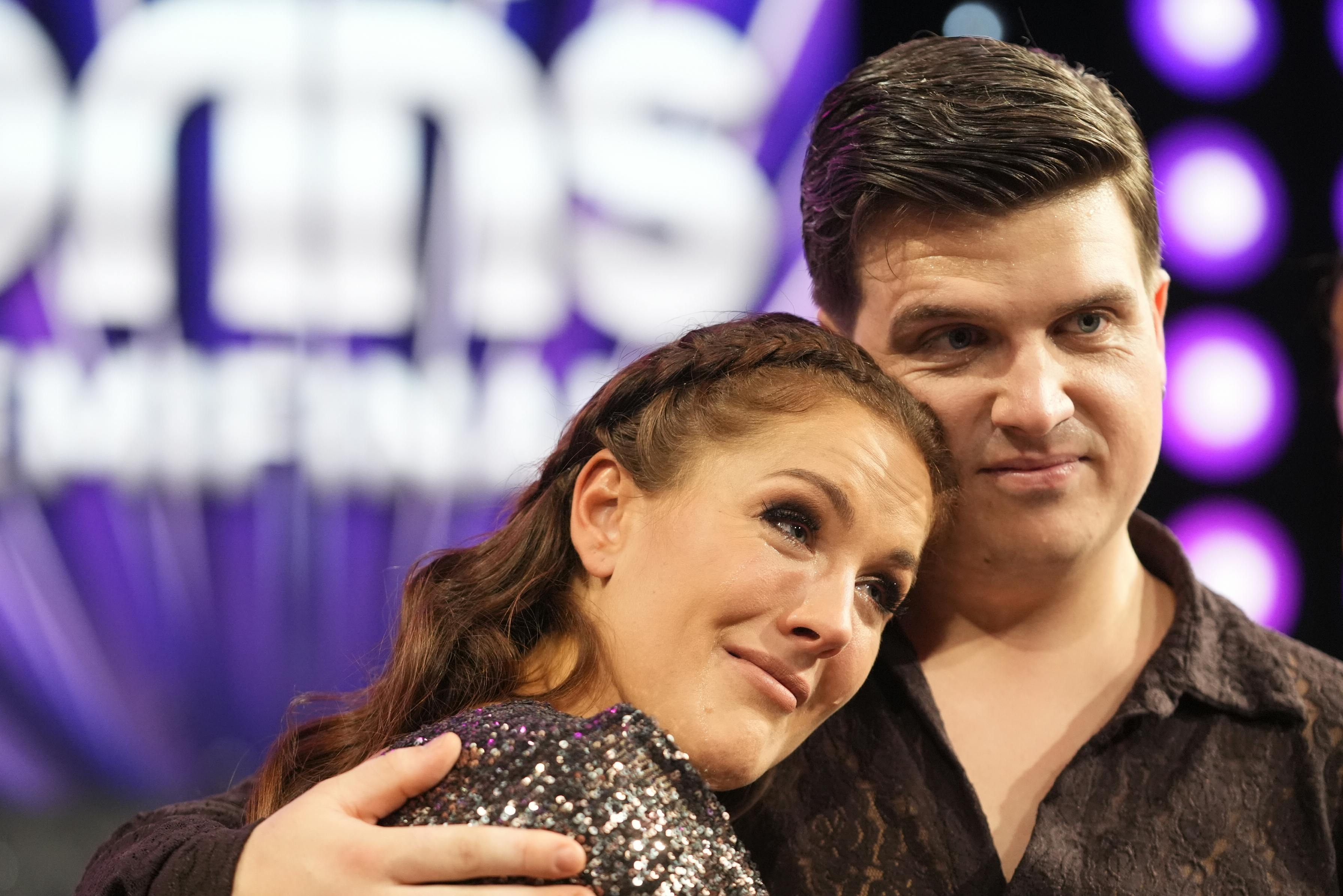 Det er ikke dommernes point, der bærer dem til finalen i Horsens, men seerne hjemme i stuerne kan ikke få nok af Alferd og Camilla.