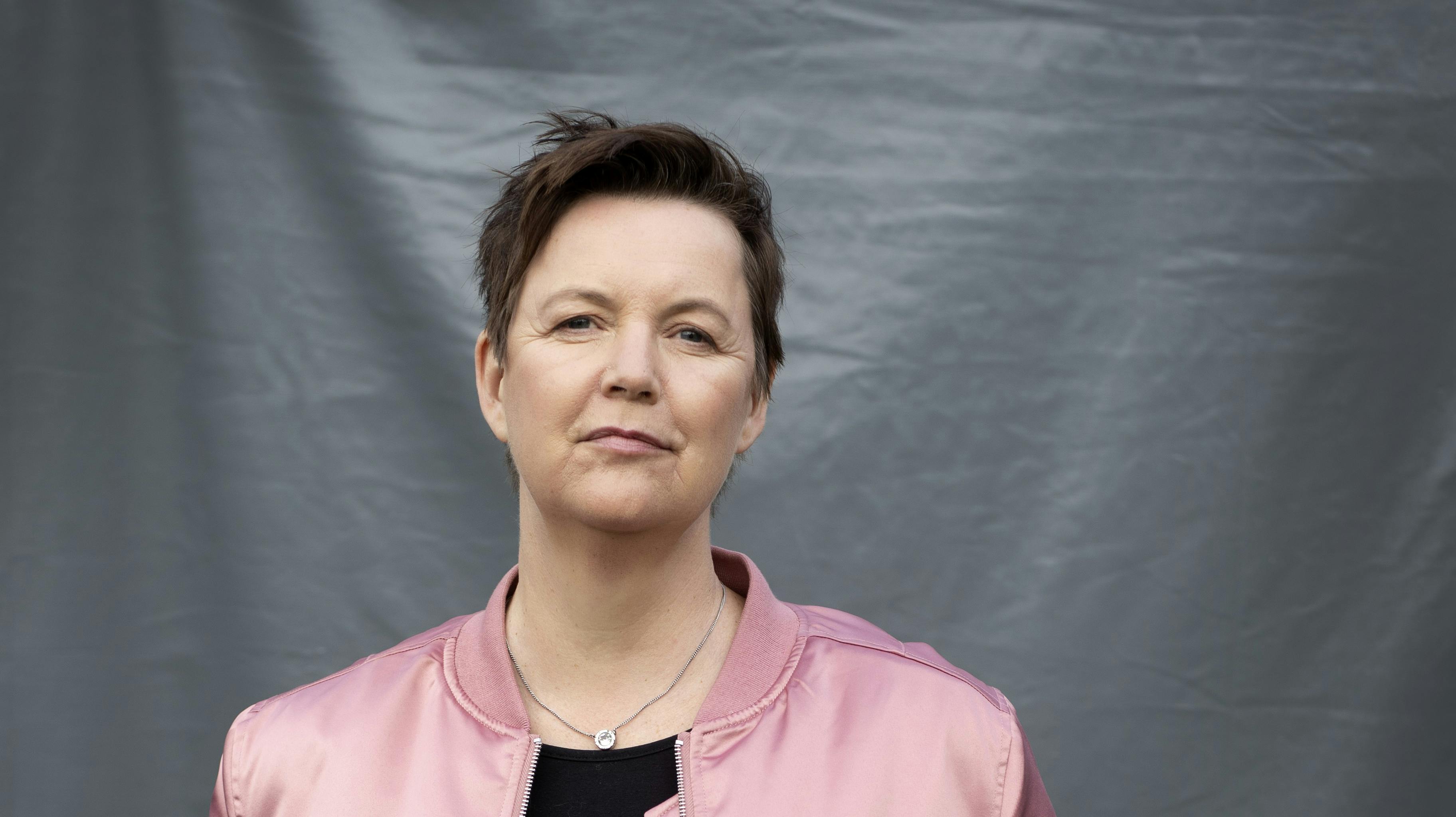 Portræt af forfatter Katrine Marie Guldager.