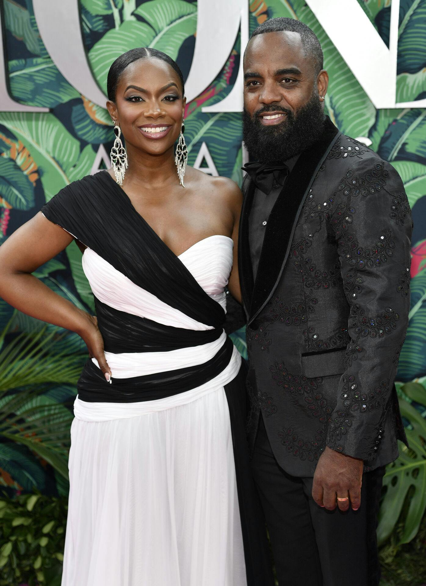 Kandi Burruss (tv.) og Todd Tucker (th.) går hver til sit.