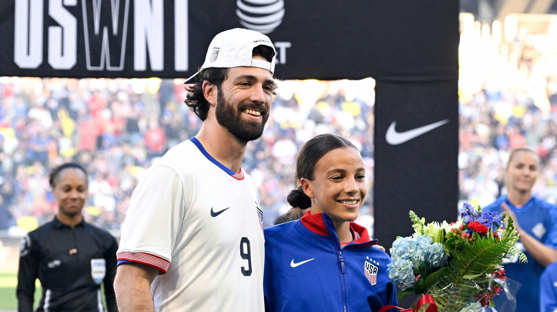 Dansby Swanson (tv.) og Mallory Swanson (th.) er blevet forældre til en lille pige.