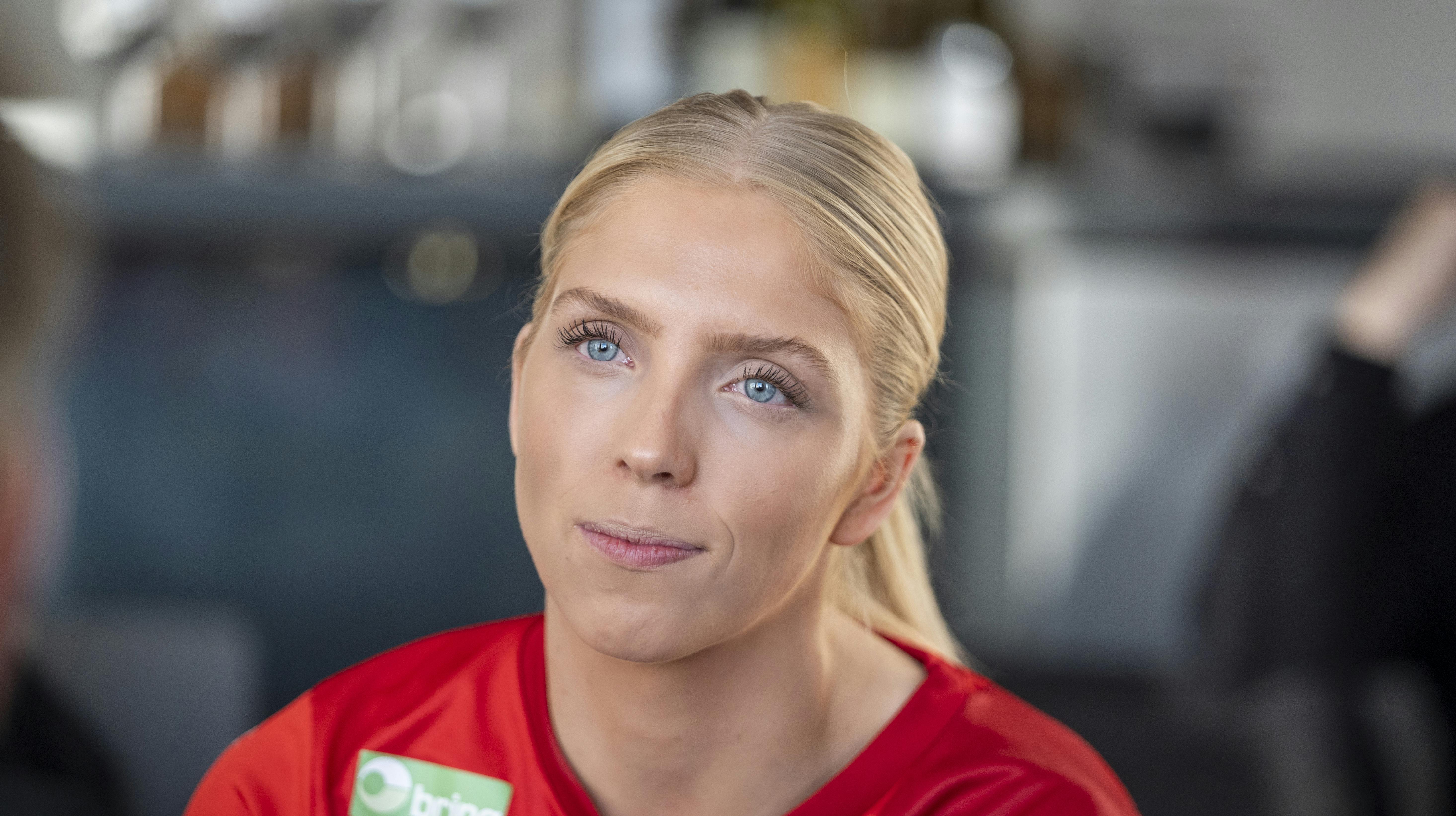 Efter et ordentligt nederlag til Team Esbjerg fik cheftræner i Ikast Håndbold, Søren Hansen, sparket lige efter slutfløjt. Spillerne i Ikast Håndbold var også chokeret over timingen på fyringen.