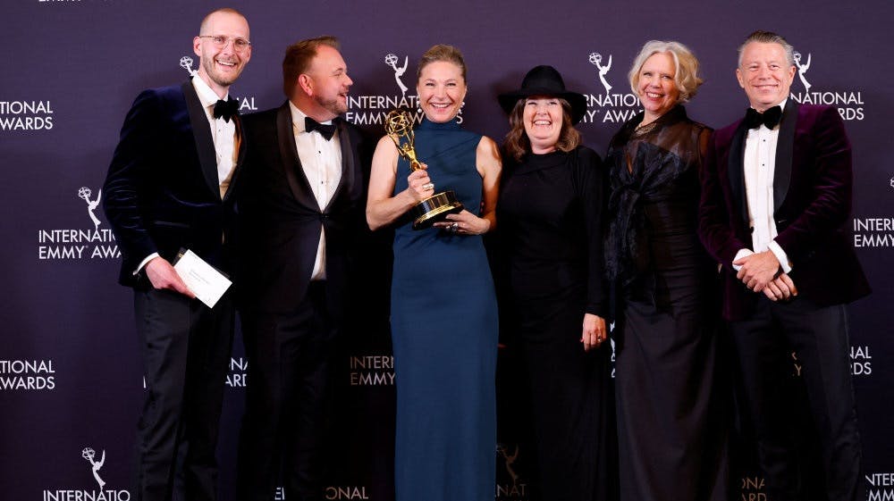 Produktionschef Mette Louise Grønbjerg modtog sammen med holdet bag "Shaolin" natten til tirsdag en Emmy-statuette for det danske reality-adventureformatet. - Foto: Eduardo Munoz/Reuters