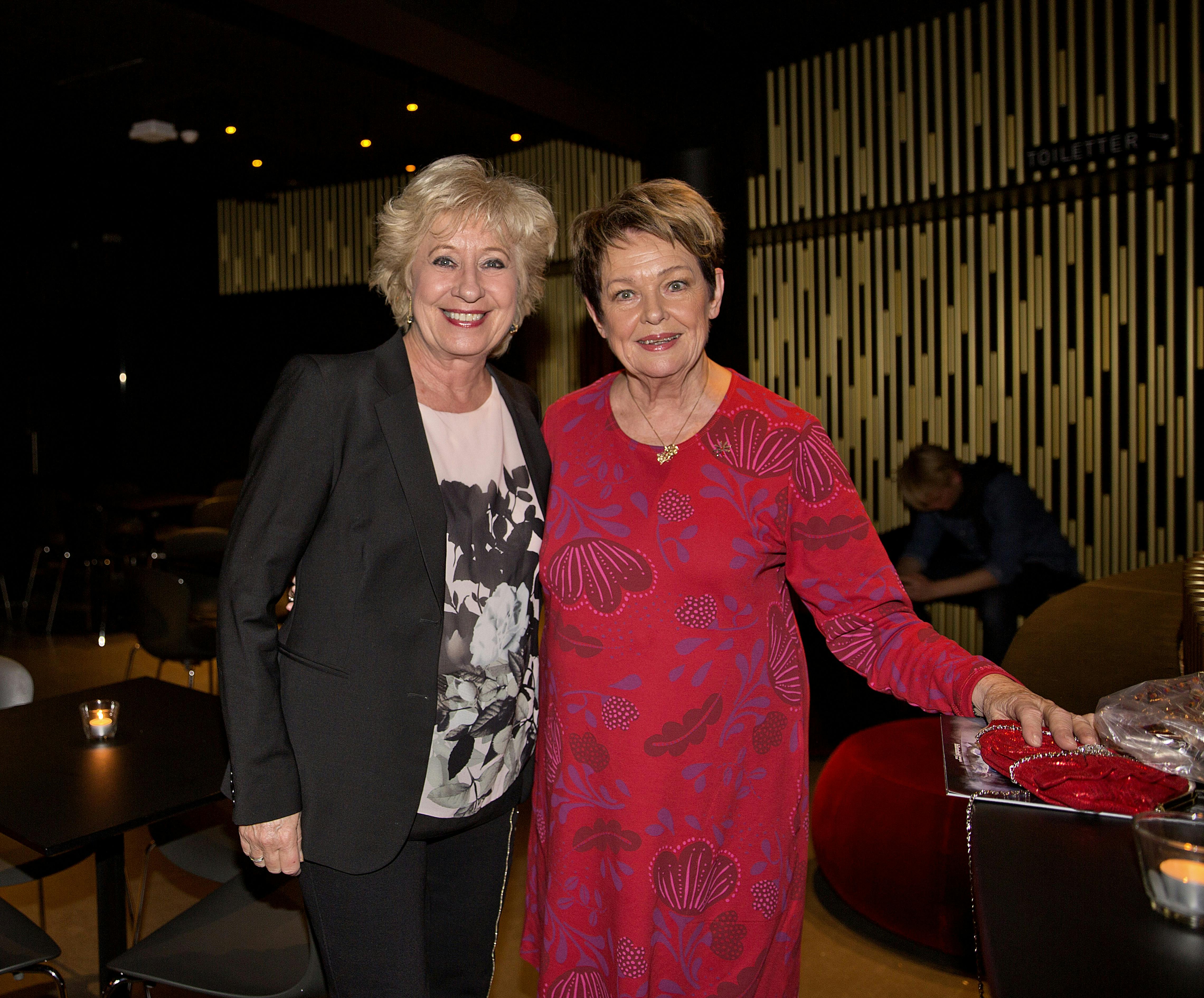 Kendiskunder som Birthe Kjær, 77, og Ghita Nørby, 90, har kendt til Dennis’ misbrug – og oplevet ham påvirket på job, afslører den feterede frisør i bogen.