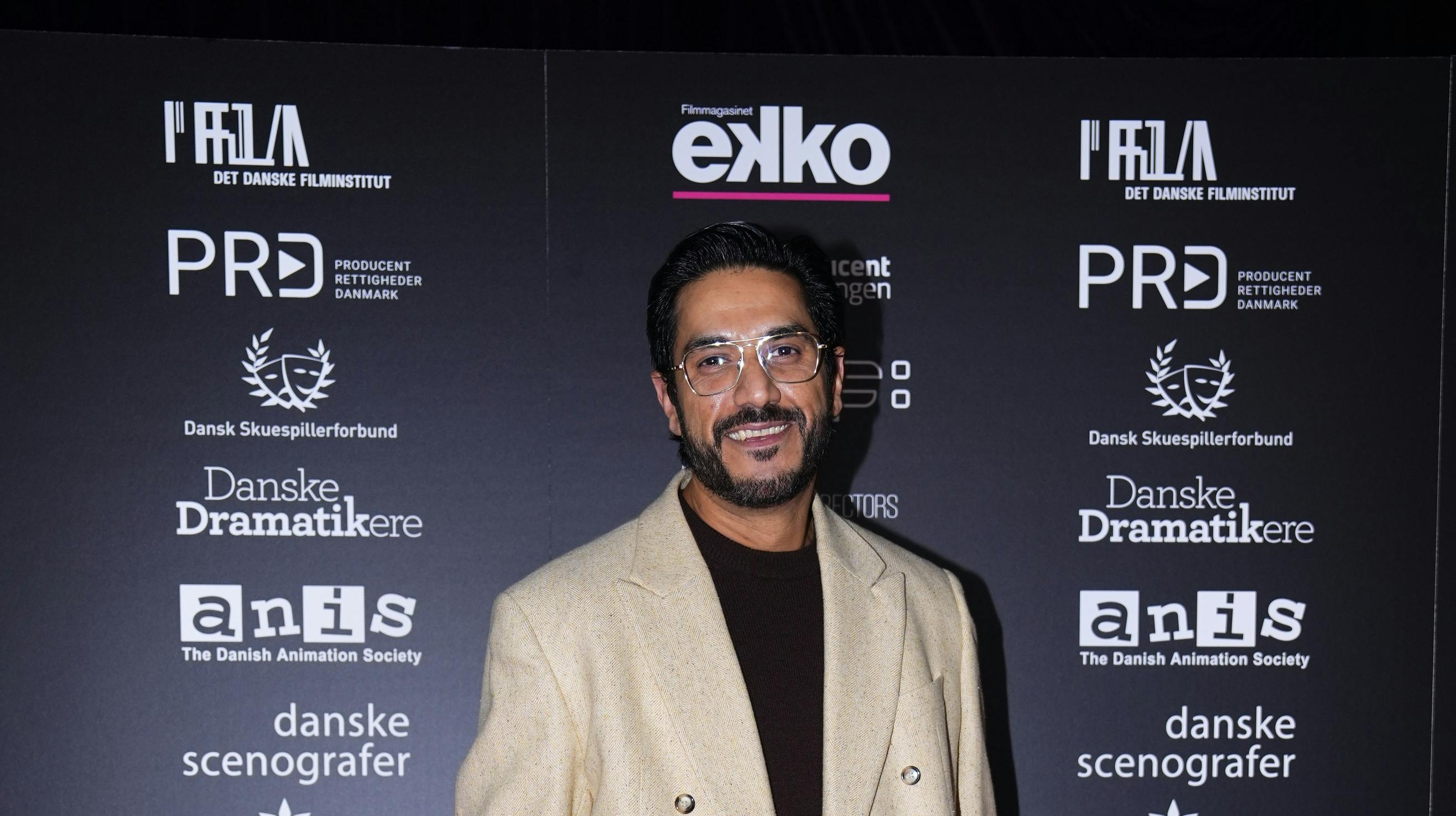 Afshin Firouzi arbejder ikke kun på filmset. Han er nemlig socialpædagog og arbejder på flere opholdssteder.