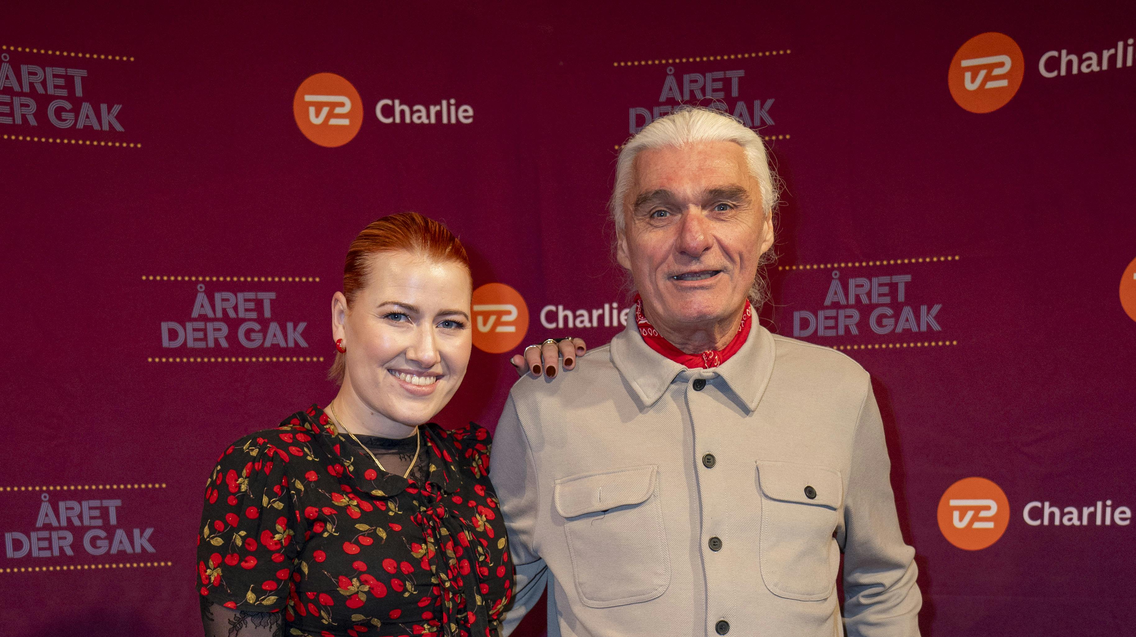 Jesper "JR" fra "Hotel Romantik" er blevet venner med sangerinden Emma Winther.