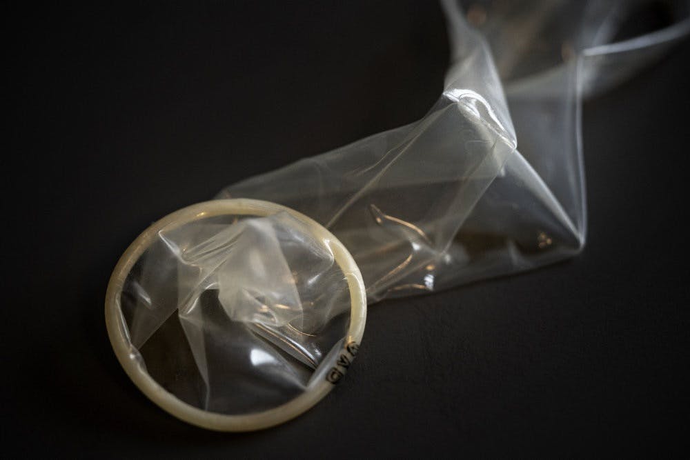 Klamydia er i tilbagegang, viser en rapport fra Sex &amp; Samfund. Det er dog stadig den mest udbredte kønssygdom i Danmark, hvorfor organisationen opfordrer til at bruge kondom til at beskytte sig mod sygdommen. (Arkivfoto). - Foto: Ida Guldbæk Arentse