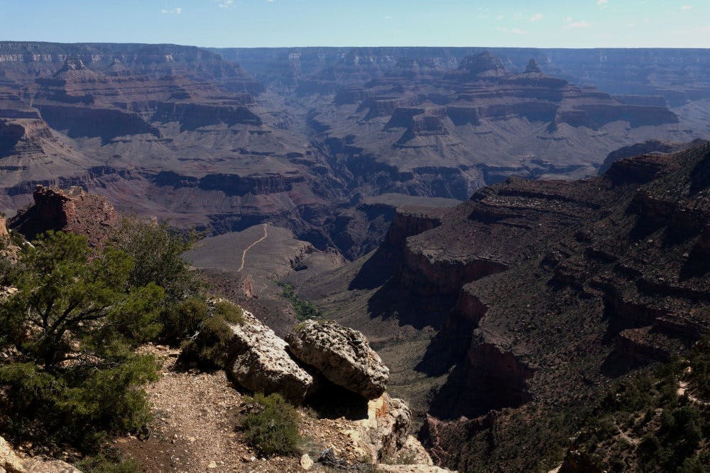 Fra årsskiftet kommer adgangen til Grand Canyon til at koste 100 dollar per turist. I dag ligger prisen på 20 dollar for et besøg i syv dage. Billedet her er taget i juli. - Foto: Kaylee Greenlee/Reuters