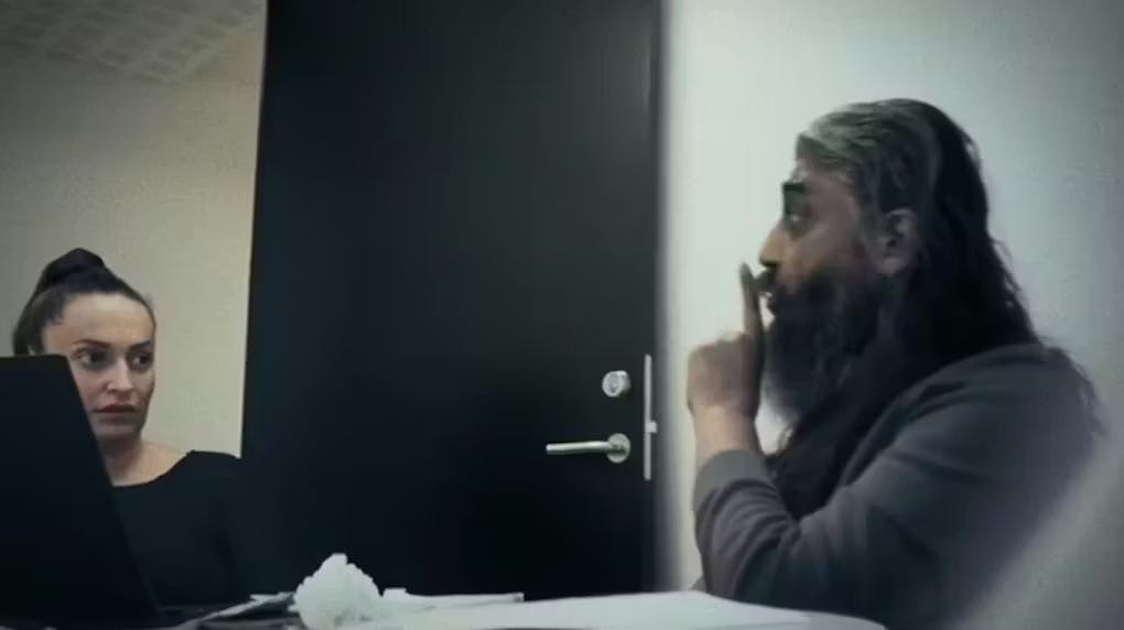 Amira Smajic og Fasar i dokumentarens første afsnit.