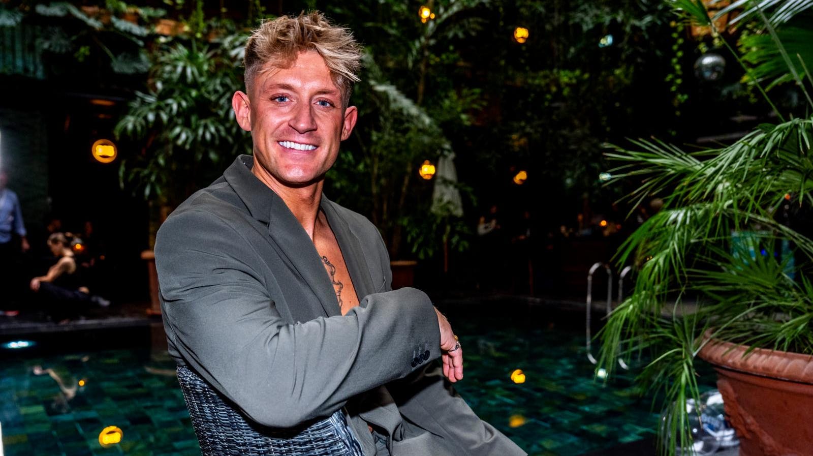 Bro er netop nu aktuel i "Villa of broken hearts".