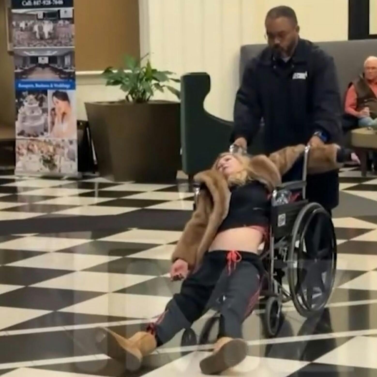 *PREMIUM-EXCLUSIVE* Chicago, IL **WEB025 BYLINE MUST READ: TMZ / BACKGRID **USA and Canada Clients Must Call for Rights** USA: +1 310 798 9111 / usasales@backgrid.com UK: +44 208 344 2007 / uksales@backgrid.com *UK Clients - Pictures Containing Children Please Pixelate Face Prior To Publication*