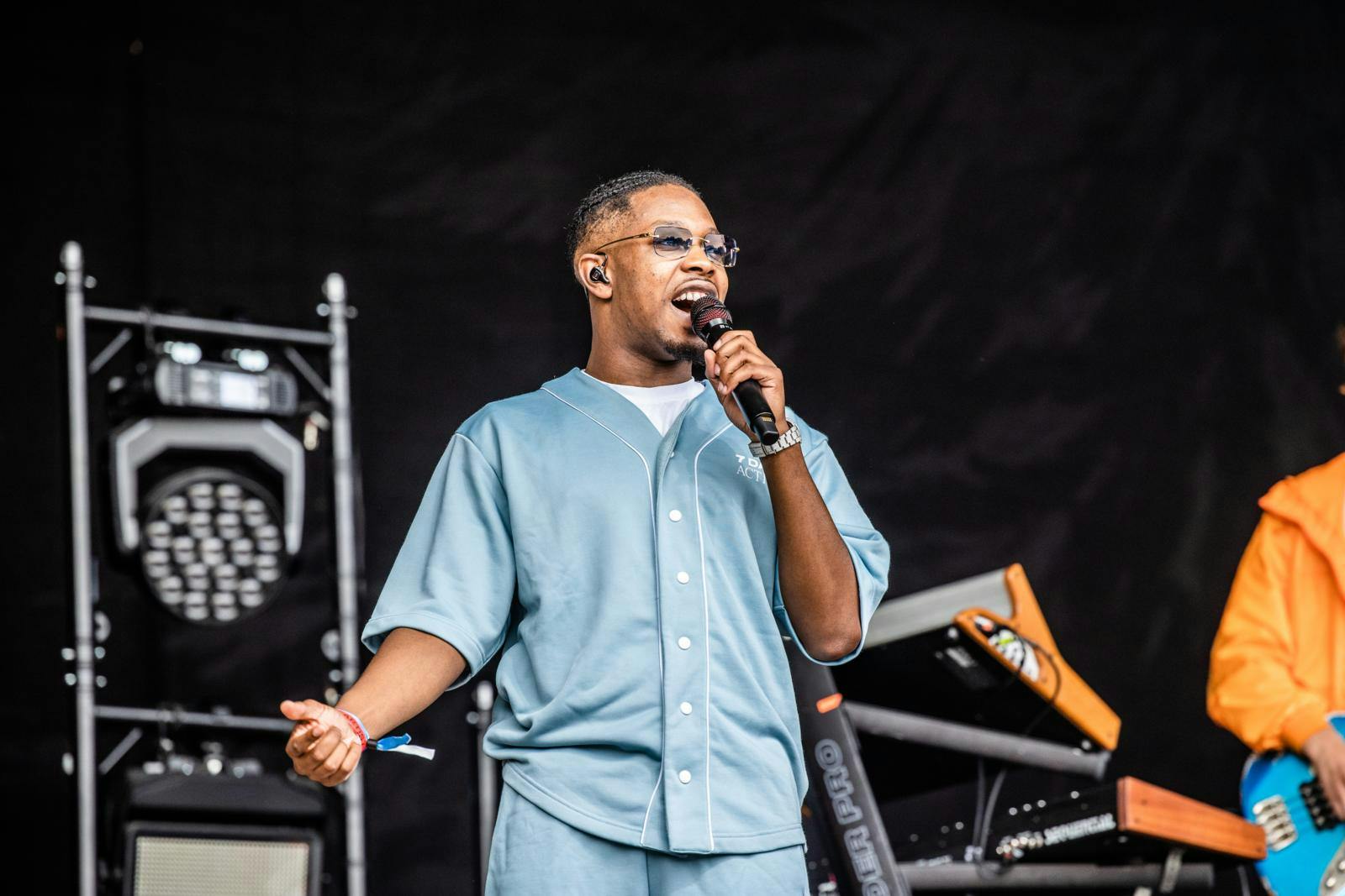 Icekiid er kendt for hits som "Coco Chanel", "Blondiner & brunetter" og især "ErruDumEllaHvad", som han flere gange har optrådt med på danske festivaler.